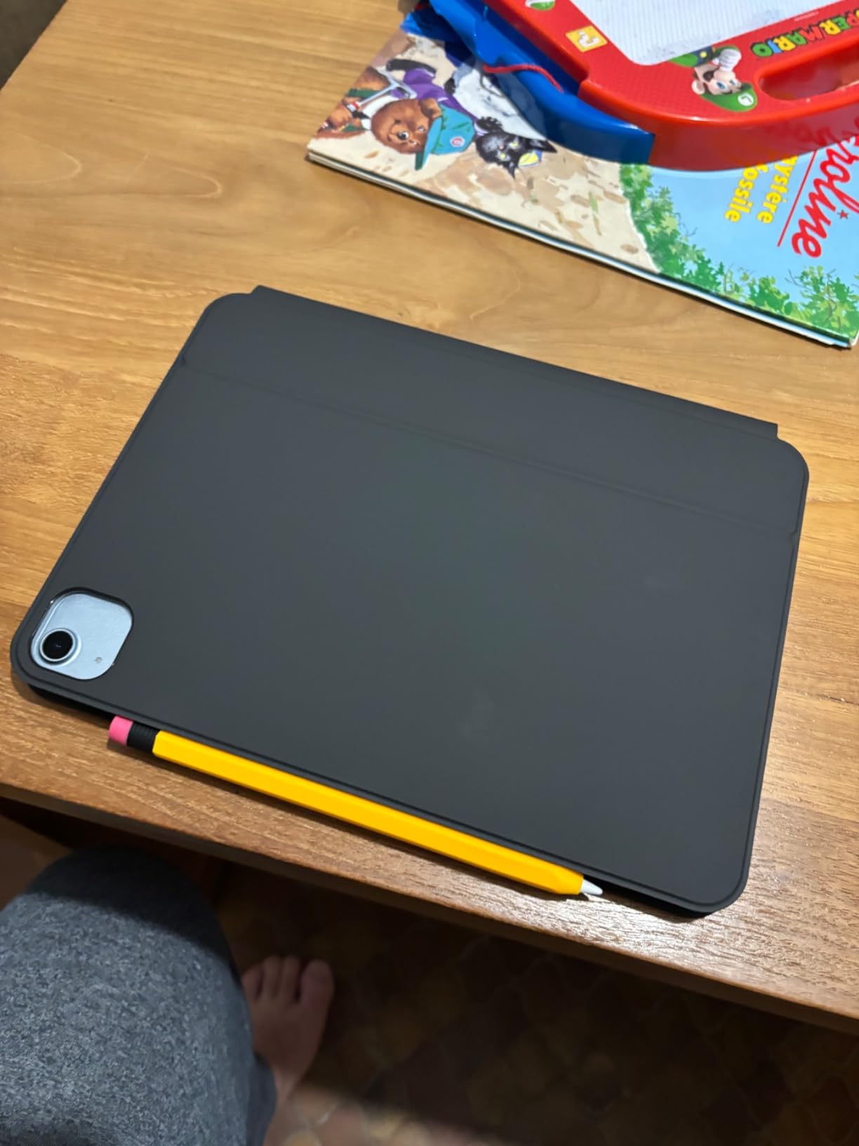 BELKIN Magnetic Keyboard Folio for 11p iPad Air and iPad Pro 2024 (FR)
