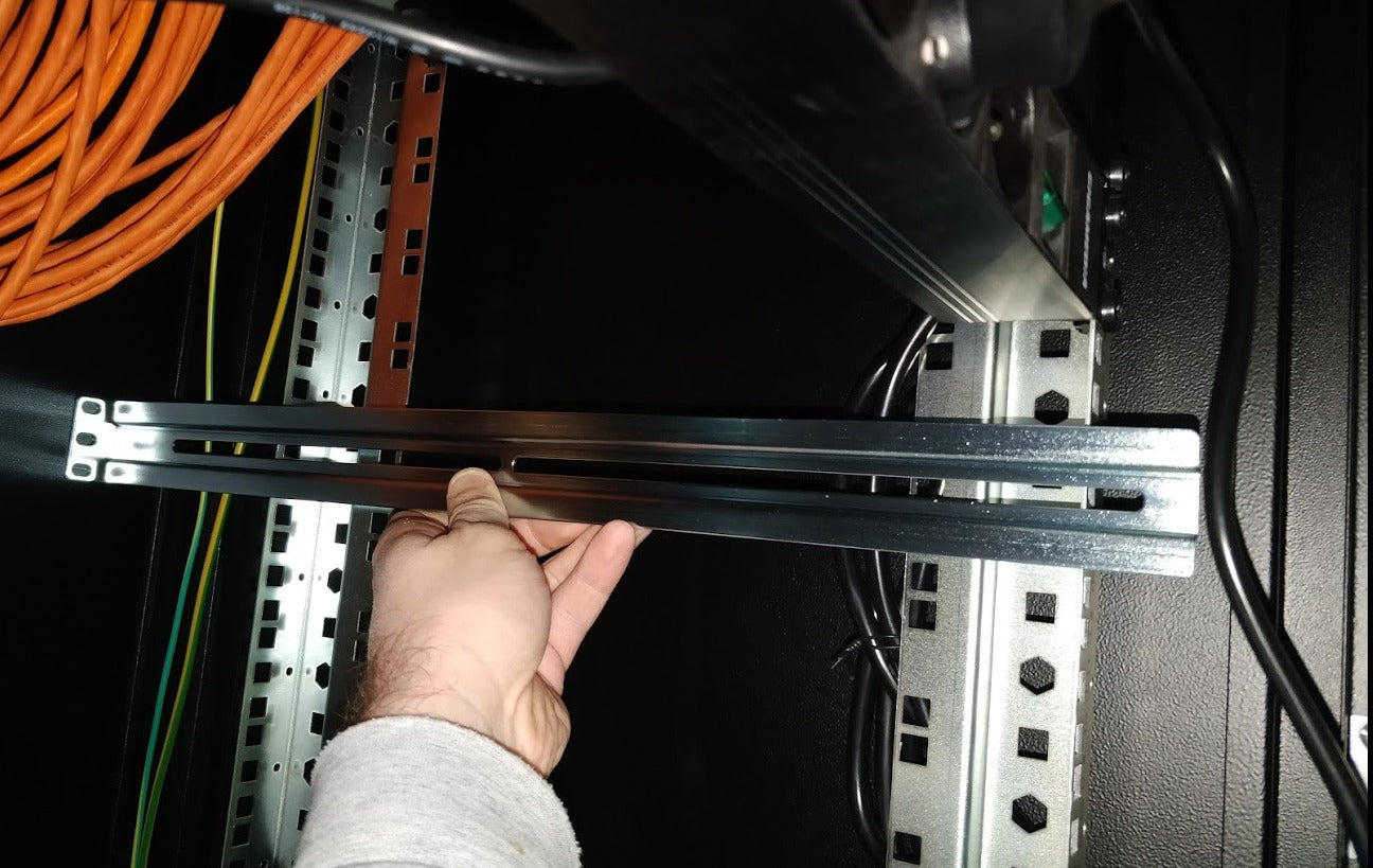 SYNOLOGY RAIL KIT MOUNTED