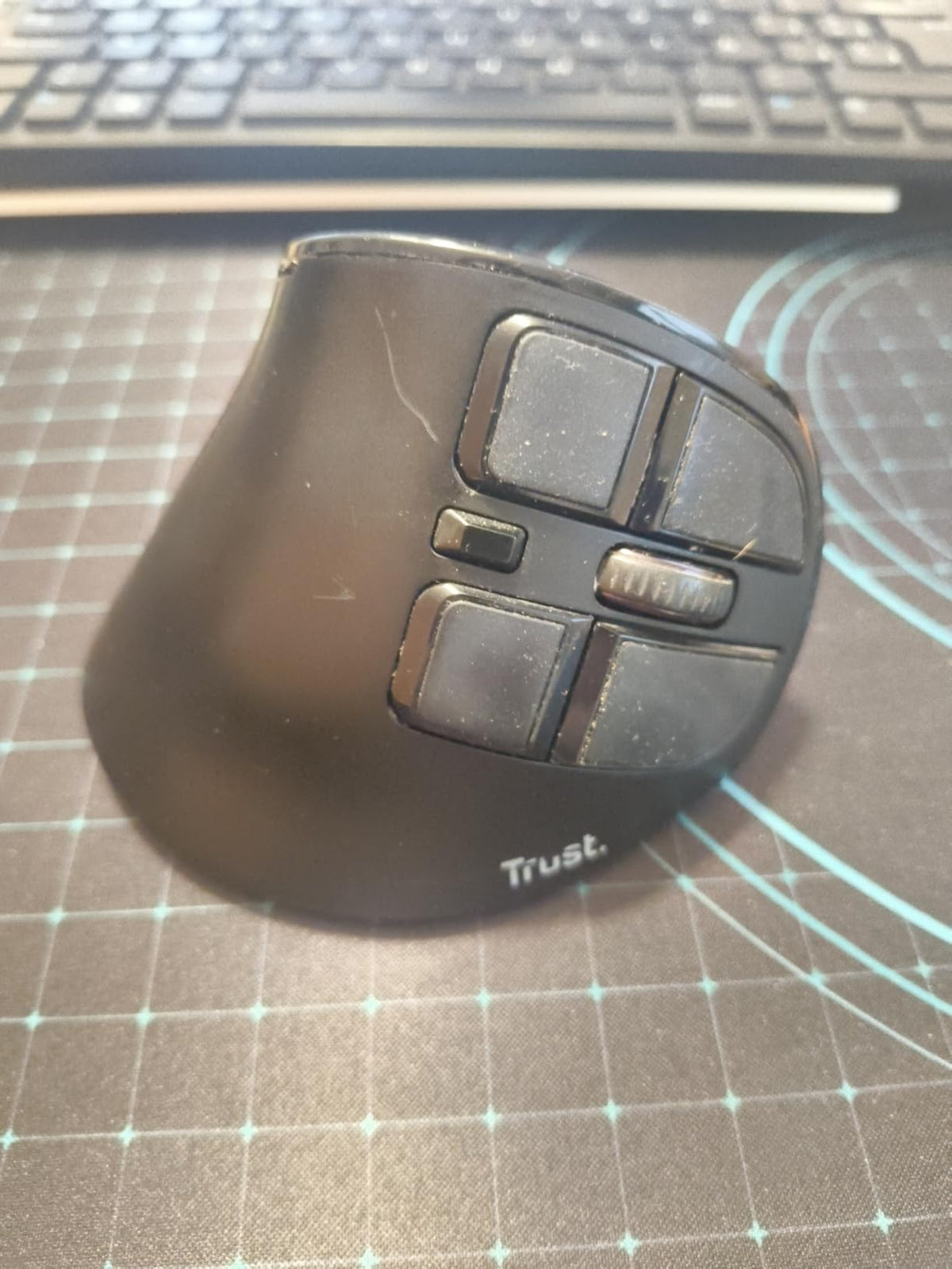 TRUST Souris sans fil ergonomique VOXX Rechargeable - Noire