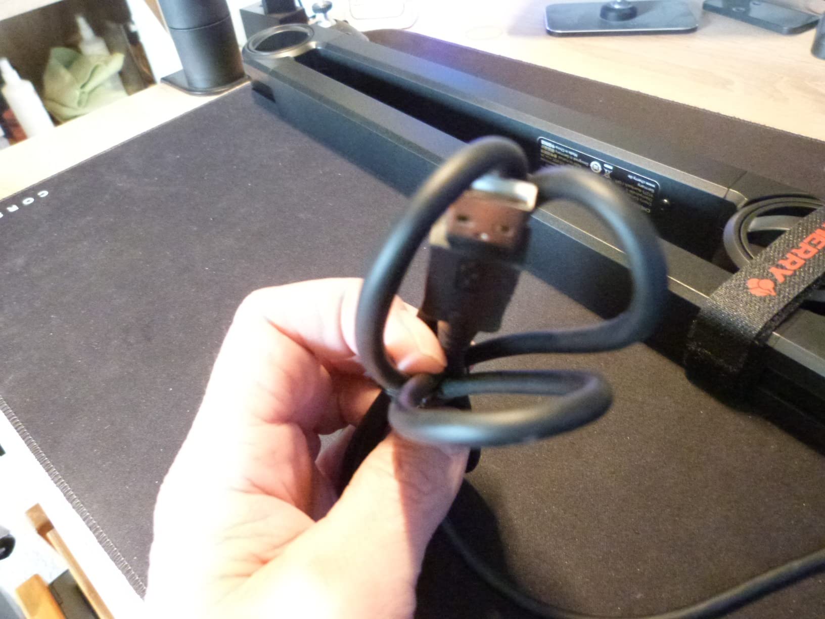 CHERRY Bras de microphone MA 6.0 UNI USB avec hub intégré