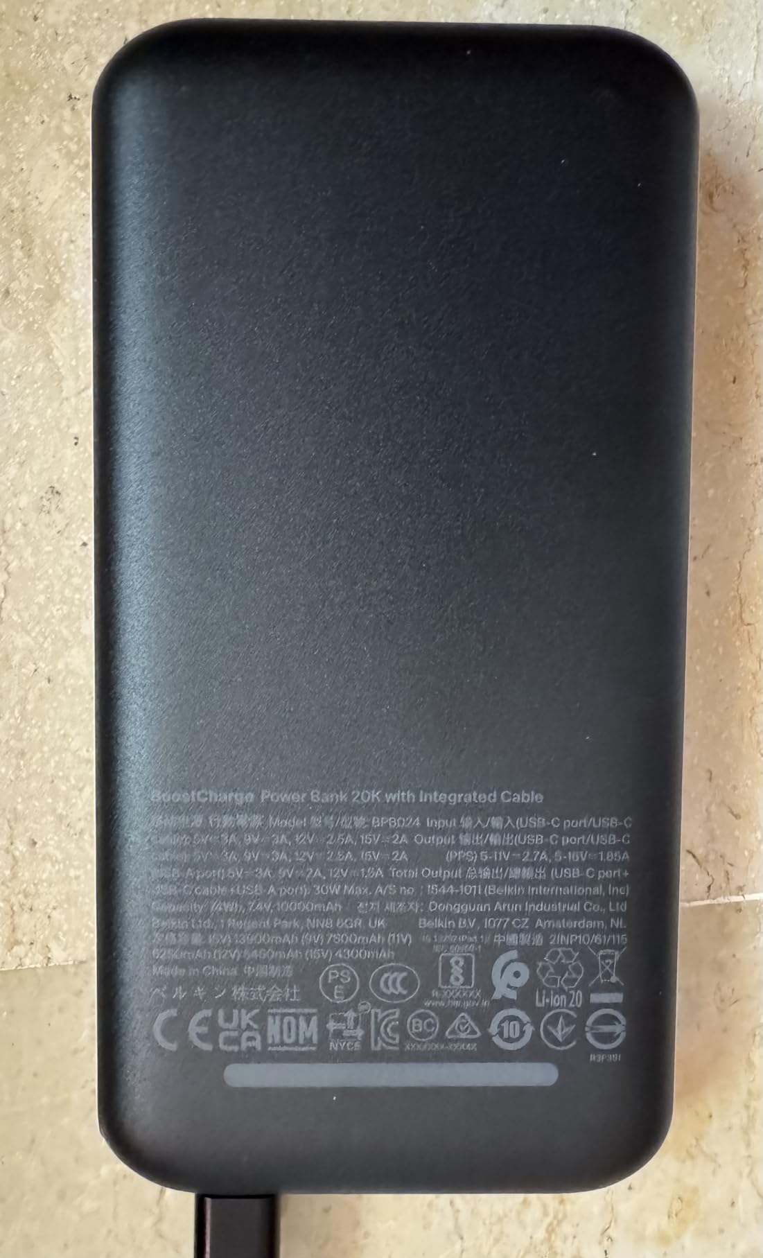BELKIN 20k PD30w Integrated USB-C Cable Power Bank Black