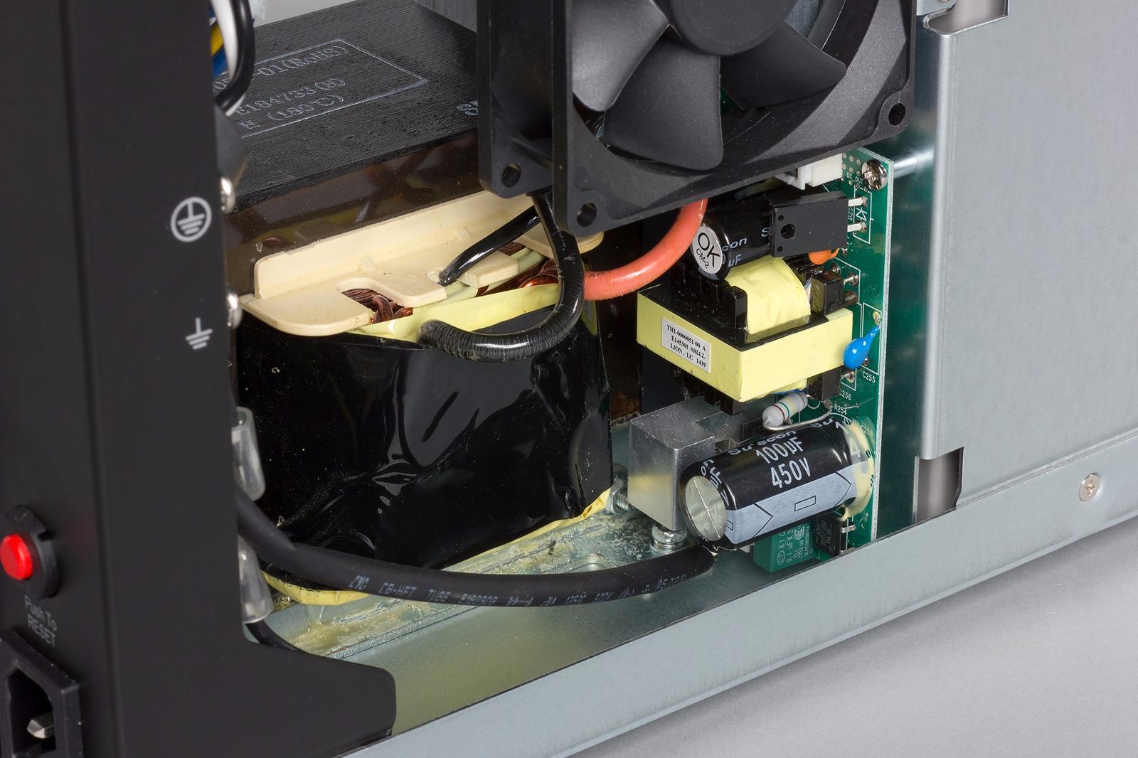 CyberPower PR1500ELCD alimentation d'énergie non interruptible 1,5 kVA 1350 W 8 sortie(s) CA