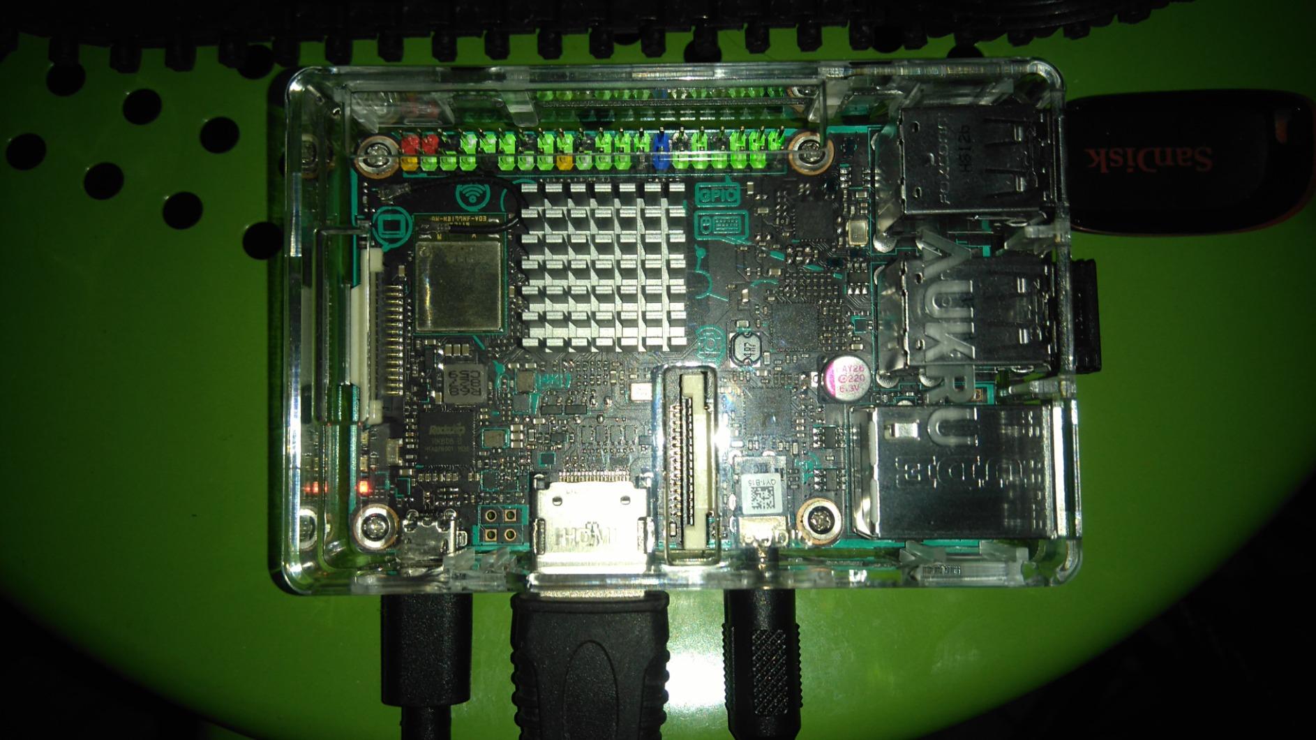 ASUS Tinker Board Rockchip RK3288 ARM Mali-T764 GPU 2xDDR3 4xUSB 2.0 Debian OS