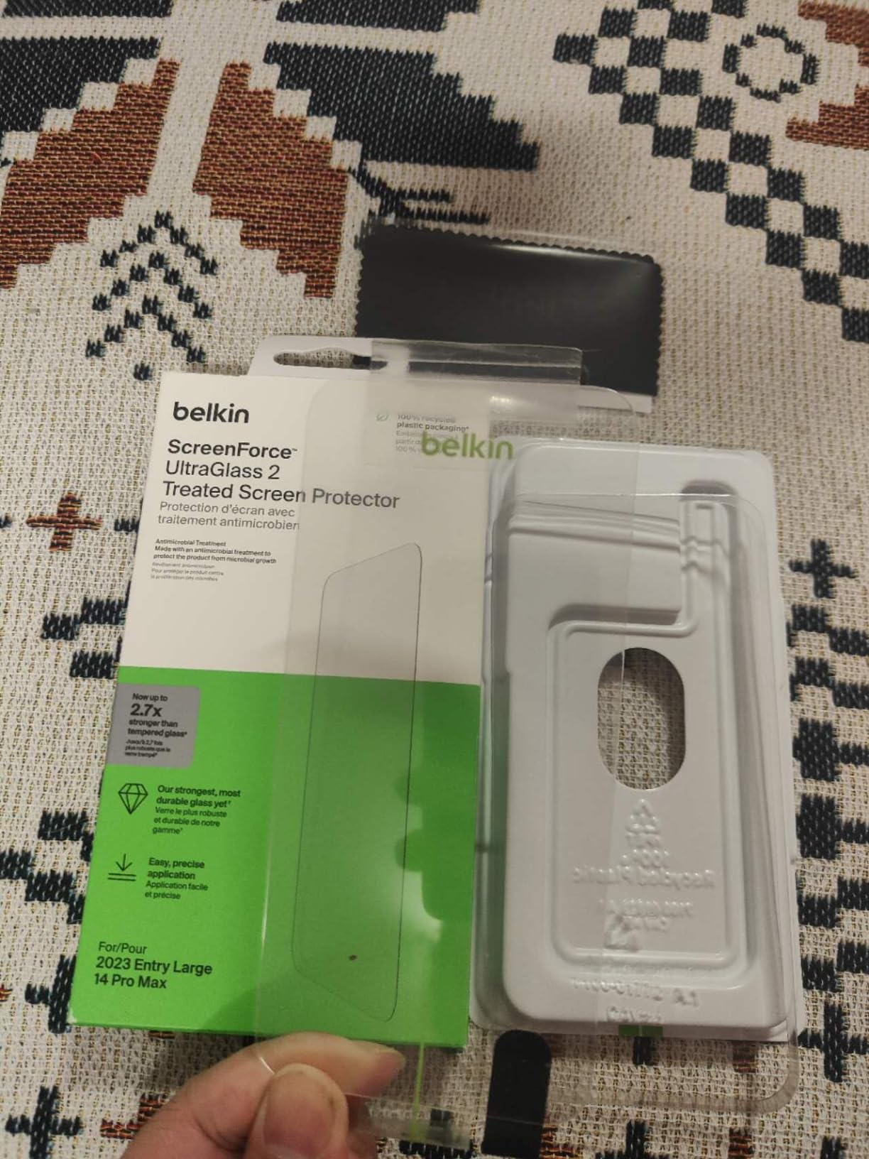 BELKIN ScreenForce Pro TemperedGlass Privacy AM Screen Protection for iPhone 15 Plus/14 Pro Max