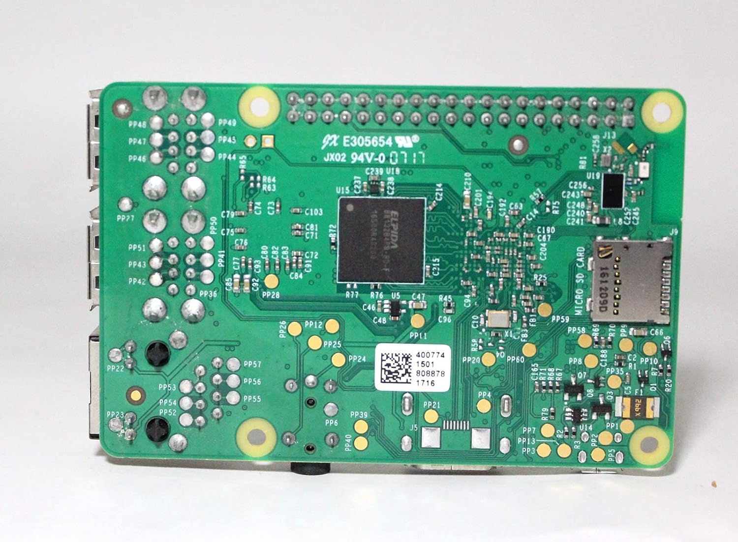 Raspberry Pi 3 Model B avec Broadcom 2837 ARMv8 64bit