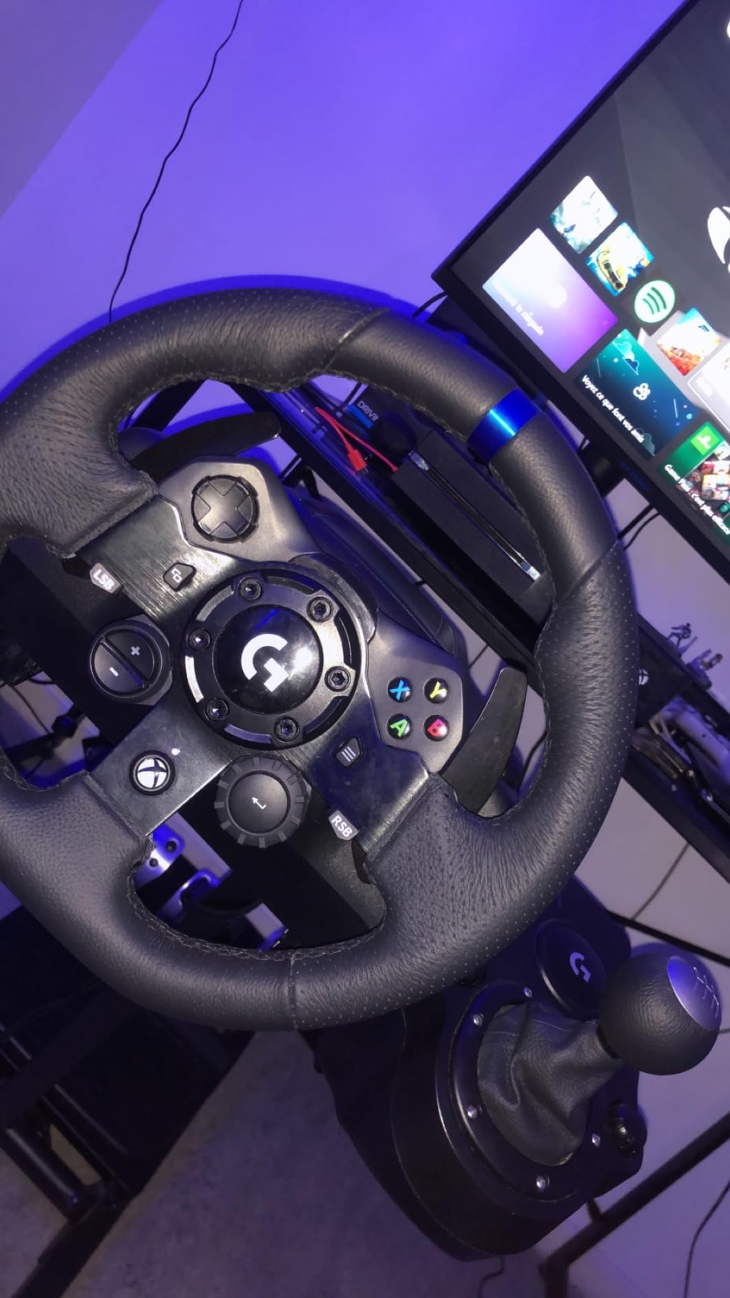 LOGITECH G923 Wheel and pedals set wired for PC Microsoft Xbox One