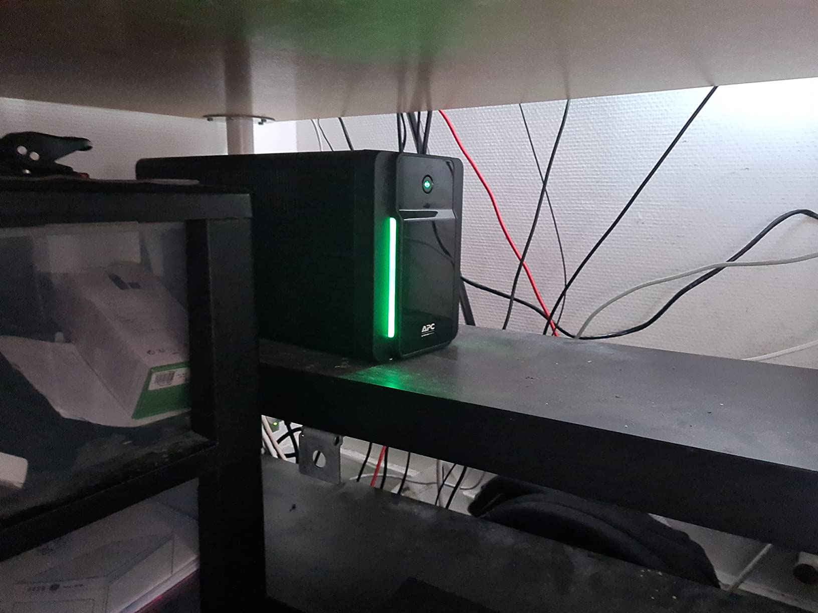 APC Easy UPS BVX Series BVX2200LI-GR UPS AC 220-240V 1200Watt 2200VA 9Ah output connectors 4