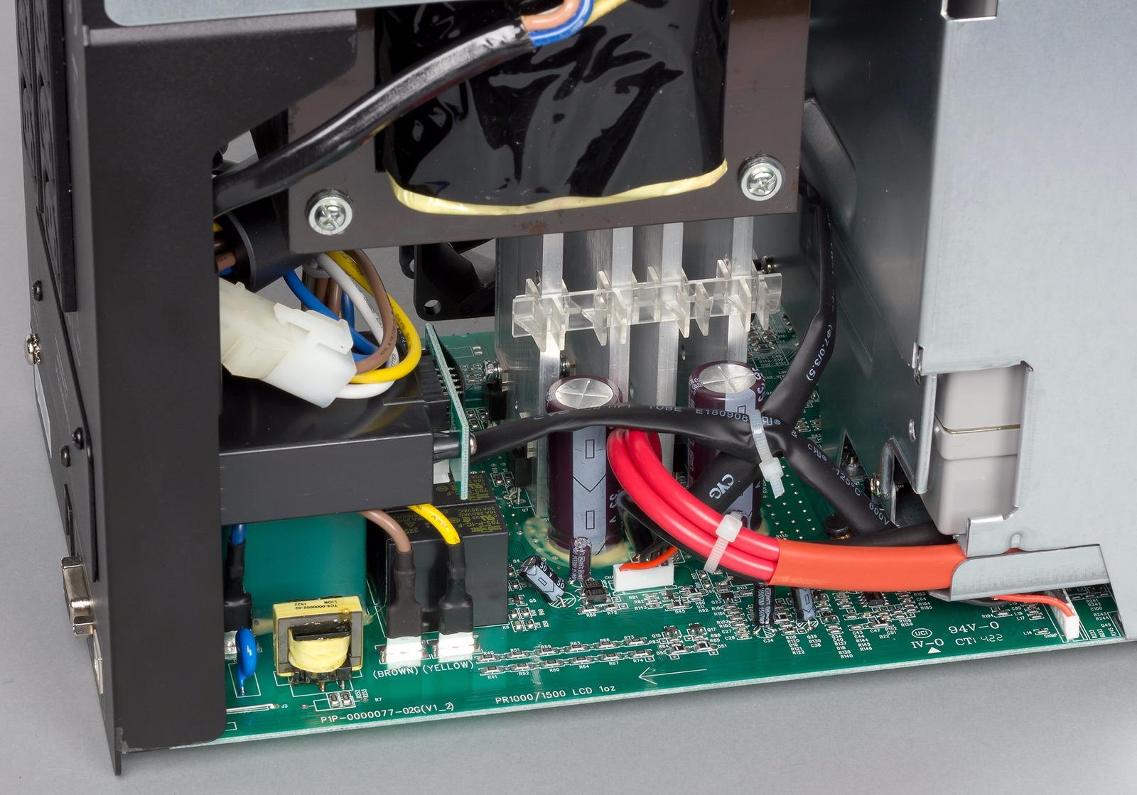 CyberPower PR1500ELCD alimentation d'énergie non interruptible 1,5 kVA 1350 W 8 sortie(s) CA