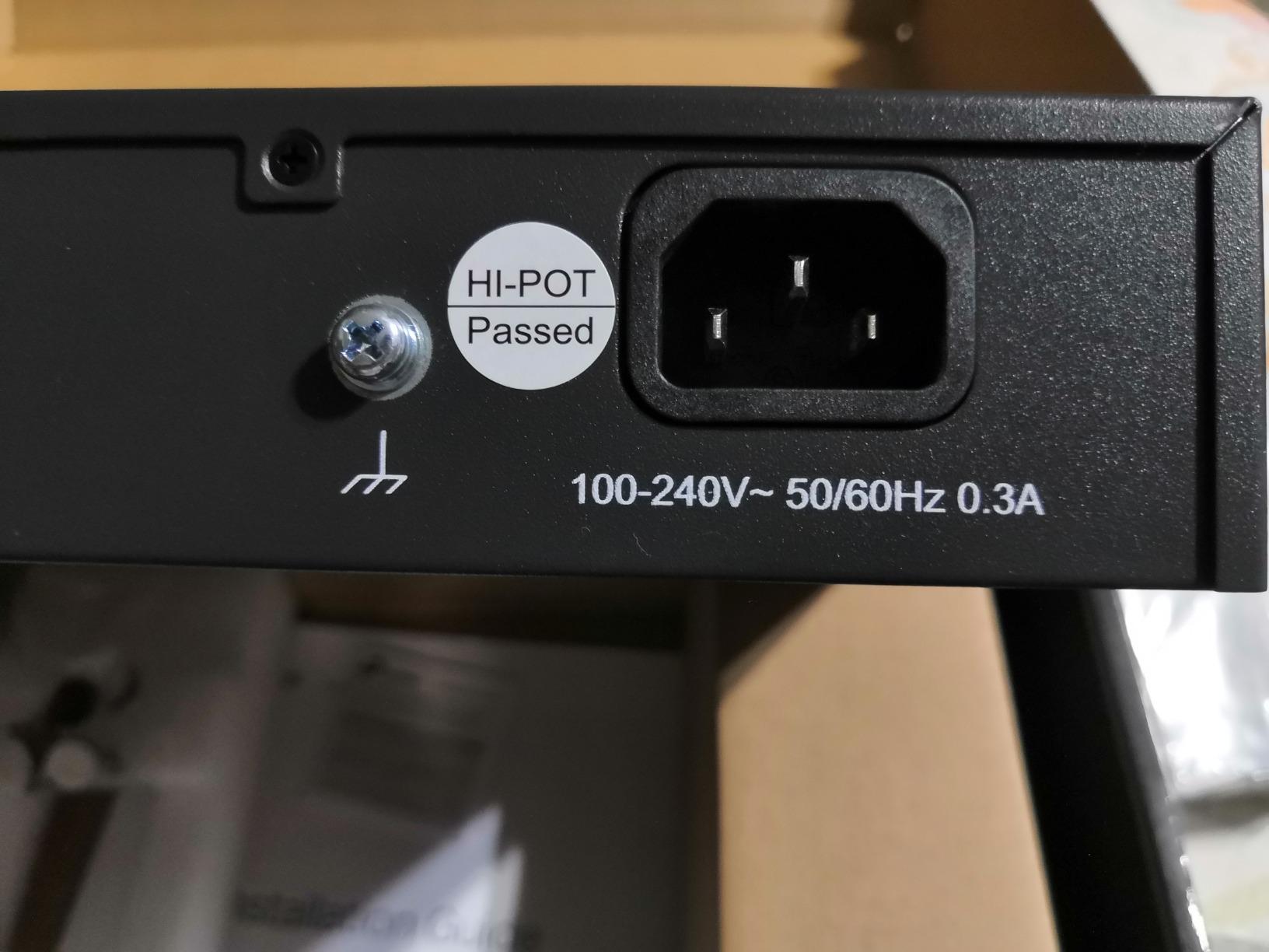 24 p 10/100M Switch 13 inch rack-mount