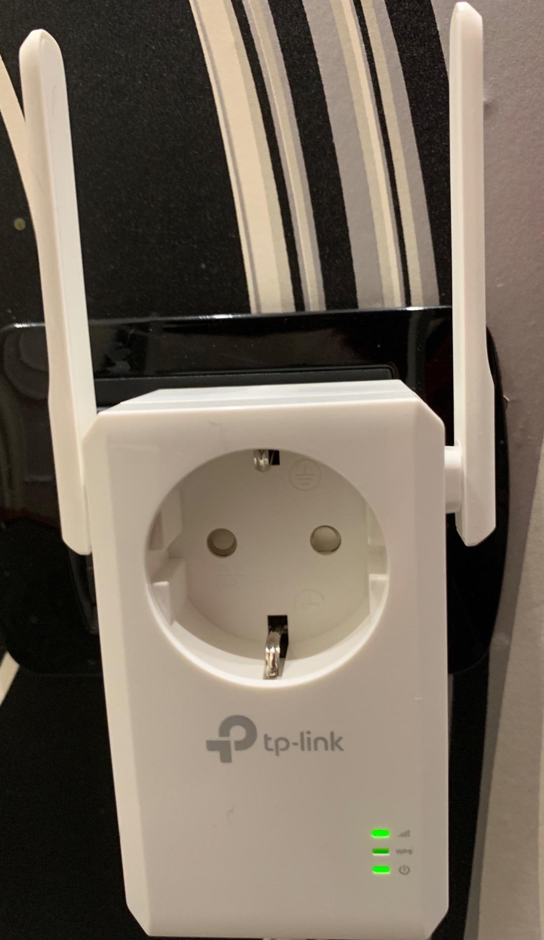 AX1800 Wi-Fi Range Extender
