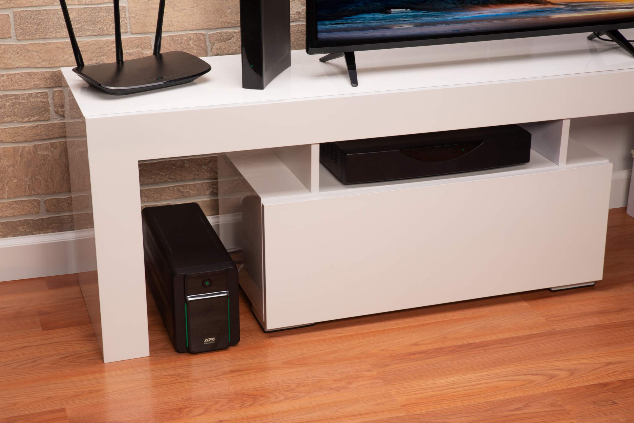 Easy UPS 900VA 230V AVR IEC Sockets