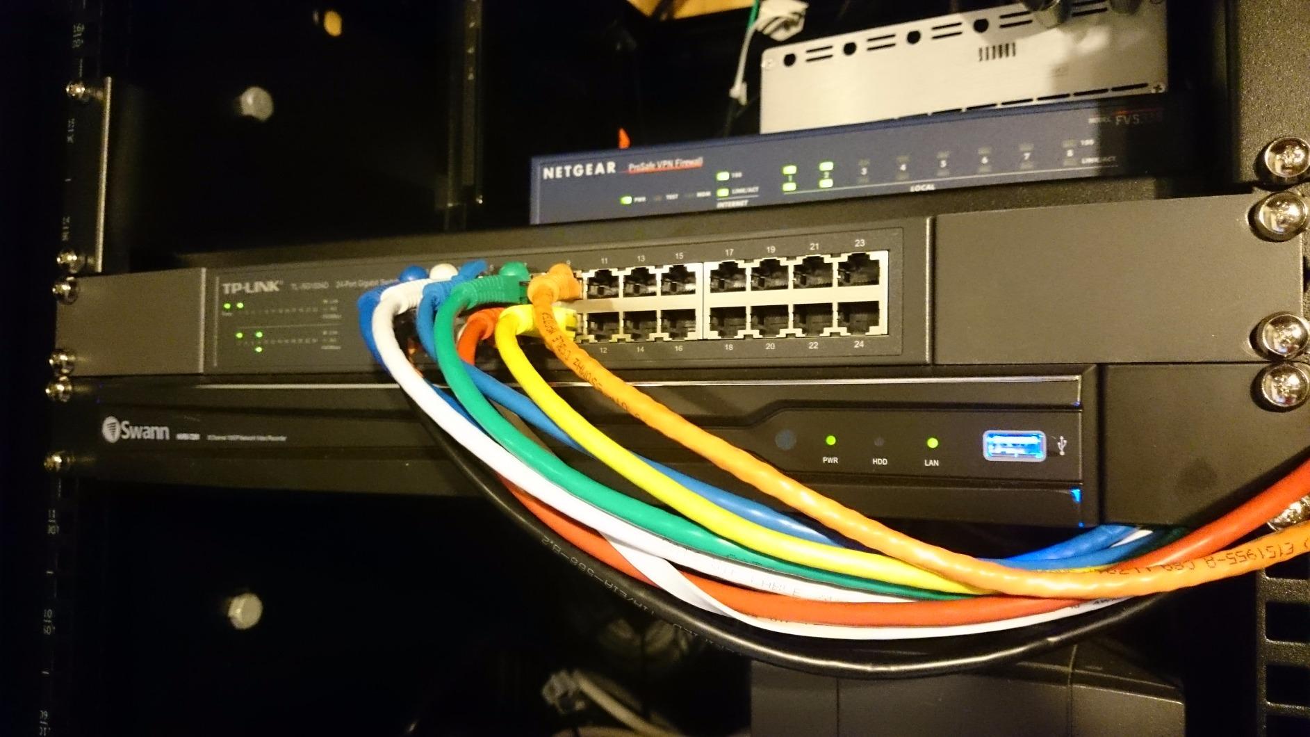 24 port Desktop/Rackmount Gigabit Switch