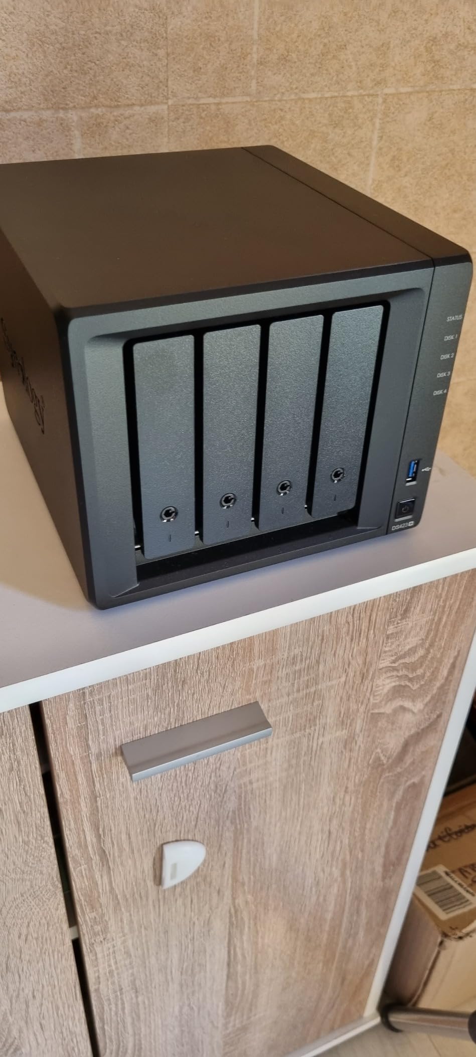 Desktop 4-BAY QUAD CORE 2GB RAM