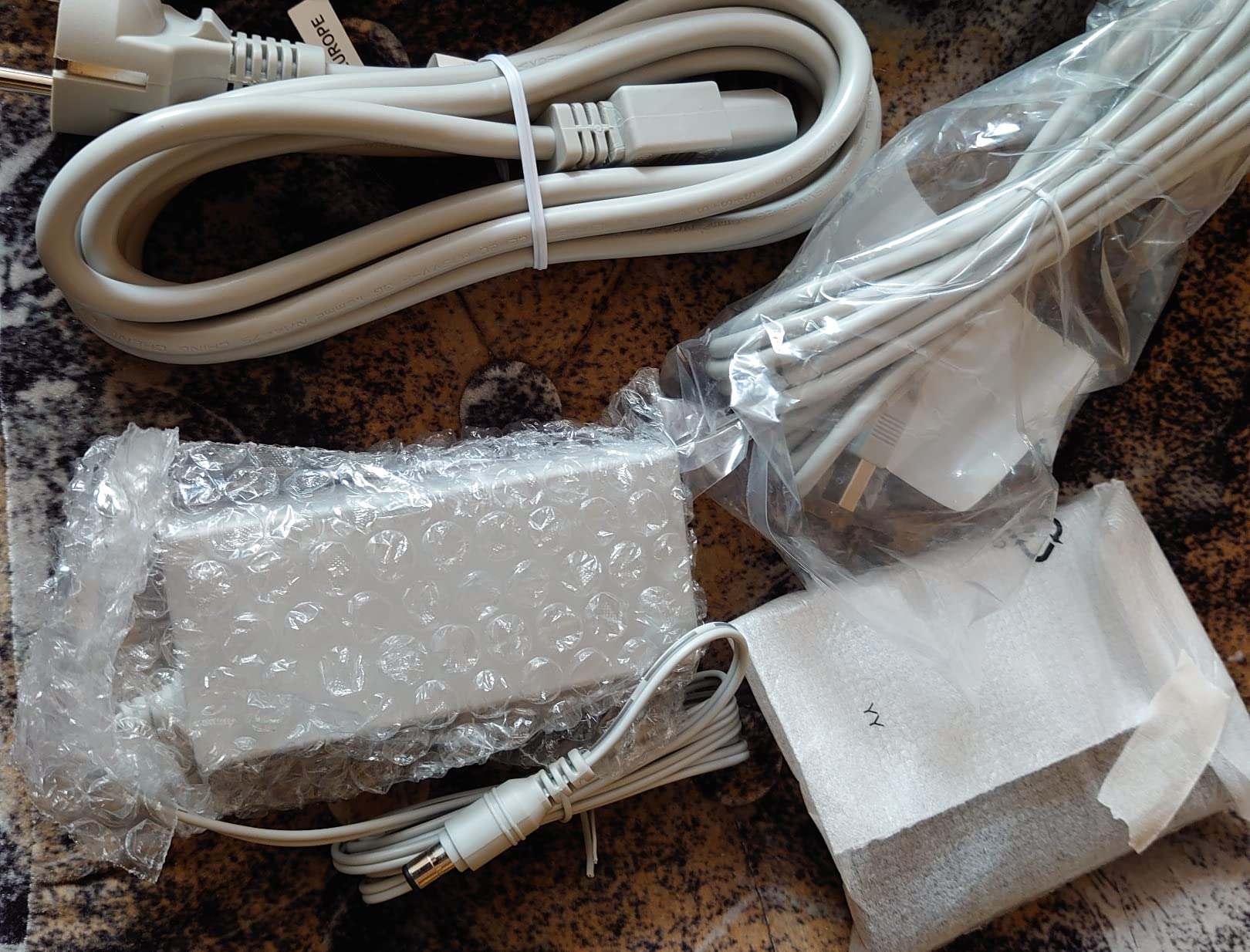 Poly R30 UVB EMEA-INTL Eng