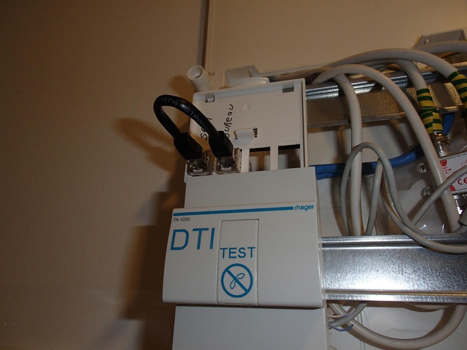 Cordon RJ45 catégorie 6 S/FTP noir - 0,15 m