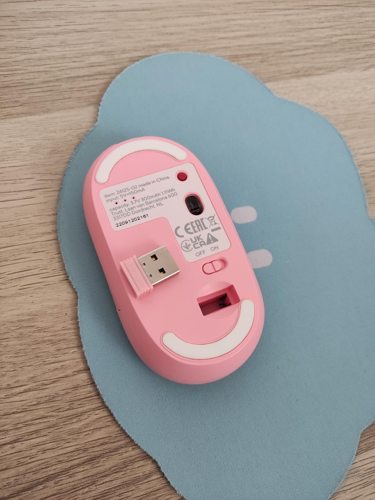 TRUST Souris sans fil PUCK Ultra-plate rechargeable - Rose
