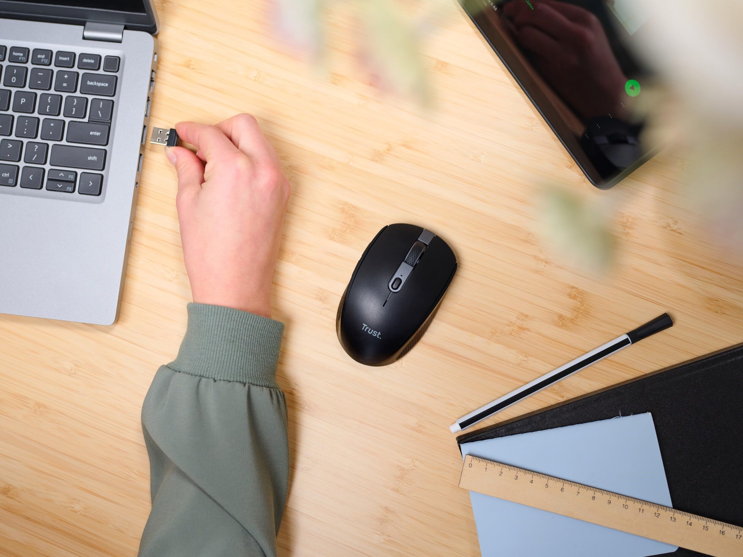 TRUST Souris sans fil OZAA Compact multi-connexion - Noire