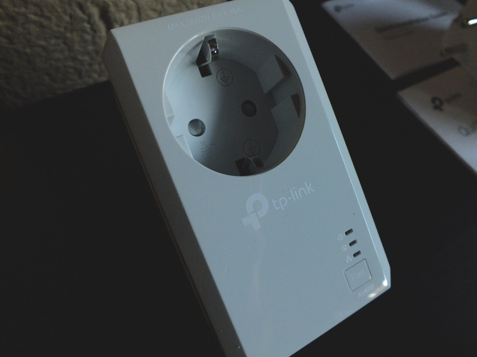 TP-LINK TL-PA4015P BOITIER SUPP CPL AV500 AVEC PRISE GIGOGNE