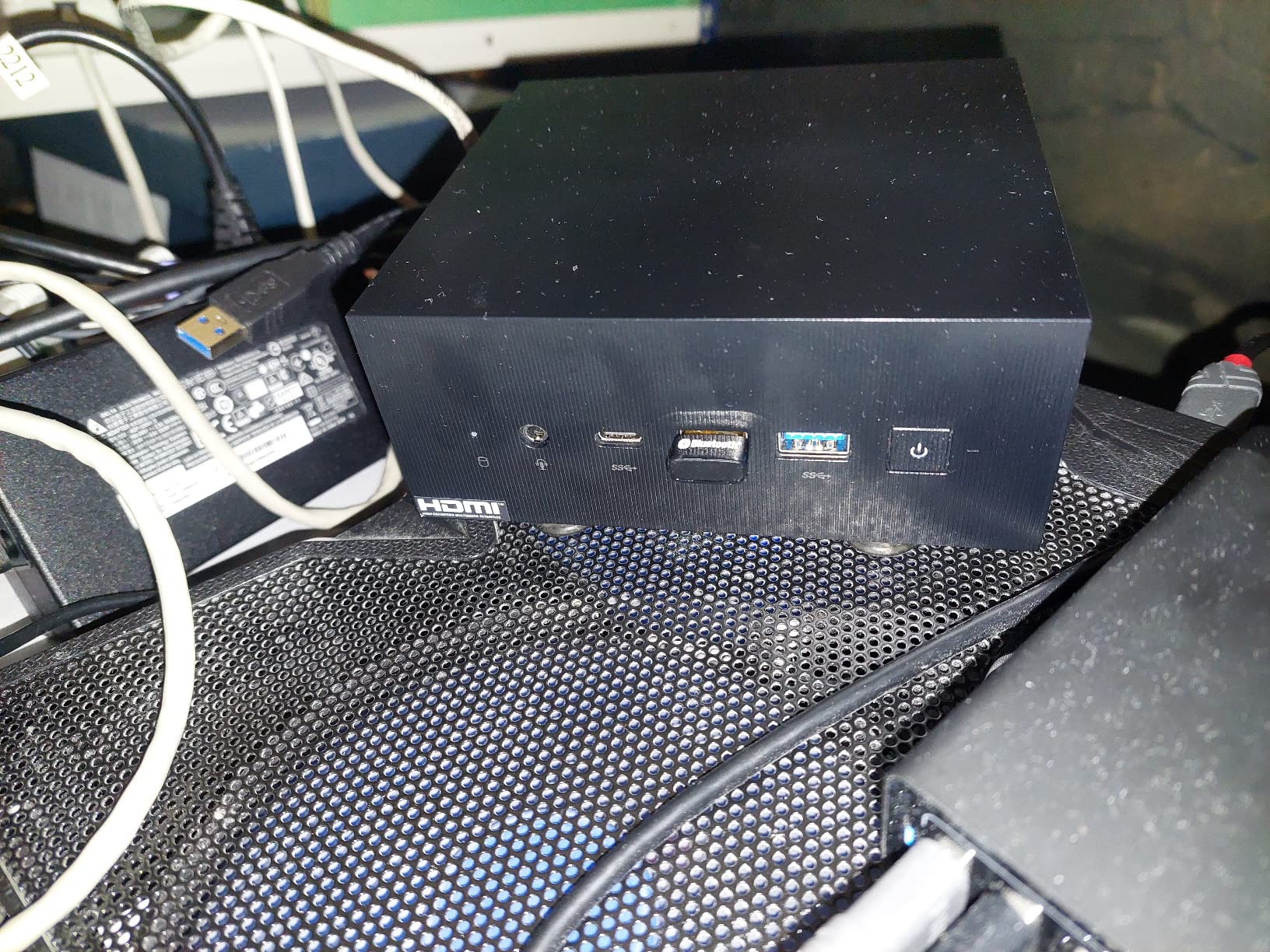 ASUS PN52-BBR758HD Barebone AMD Ryzen 7 5800H Wifi 6E DP Port VESA 1YR CB