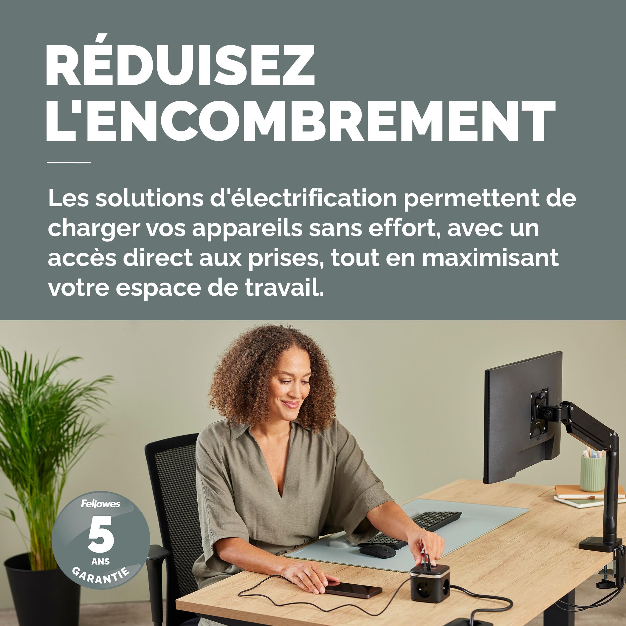 FELLOWES POWER CUBE TYPE E - NOIR MULTI PRISE Équipé de 3 x prises de courant 230v 1 x port USB-A 18W max et 2 x ports USB-C 20W max