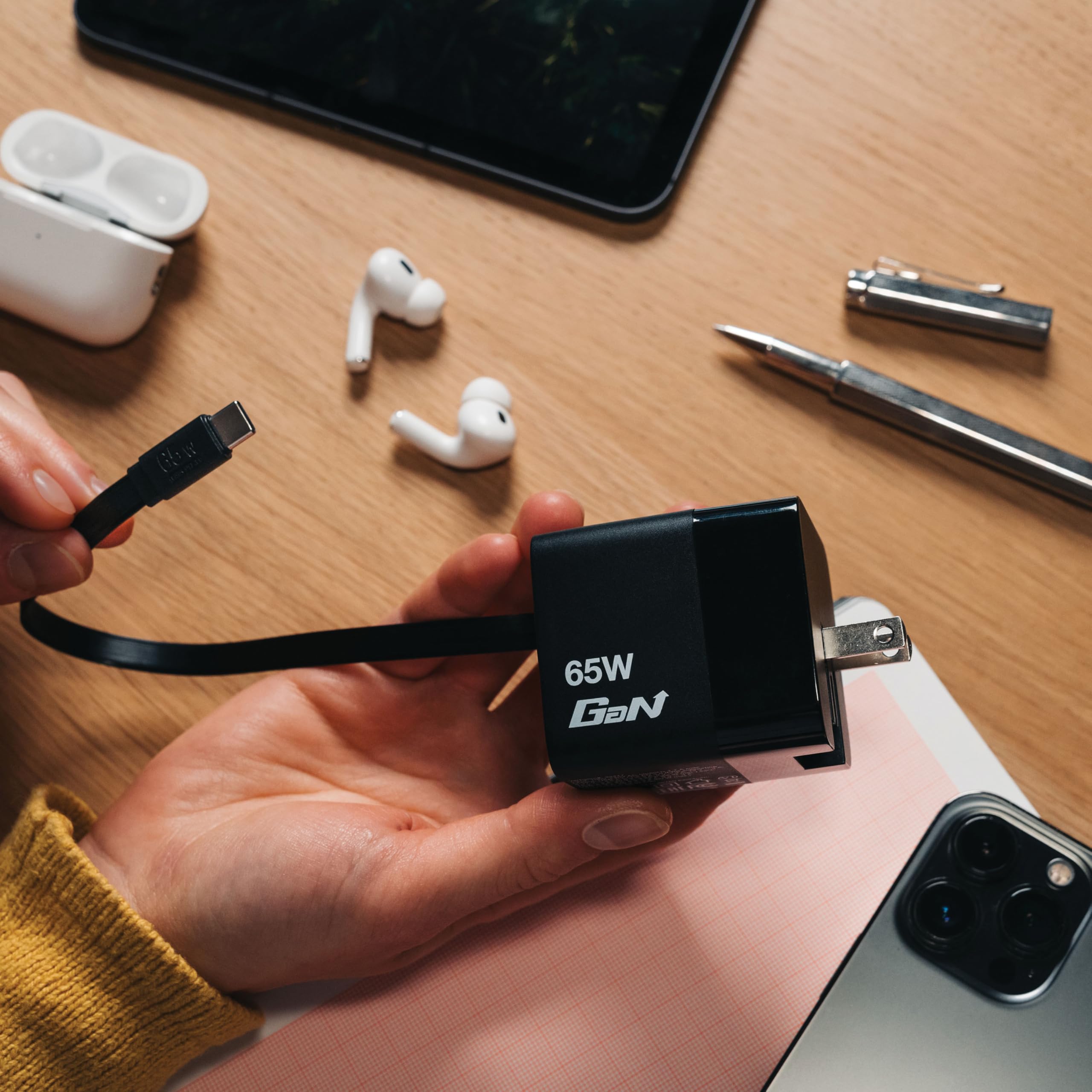 VERBATIM GAN CHARGER 65W 2 PORT RETR CABLE US/EU/UK ADP WCF (P)