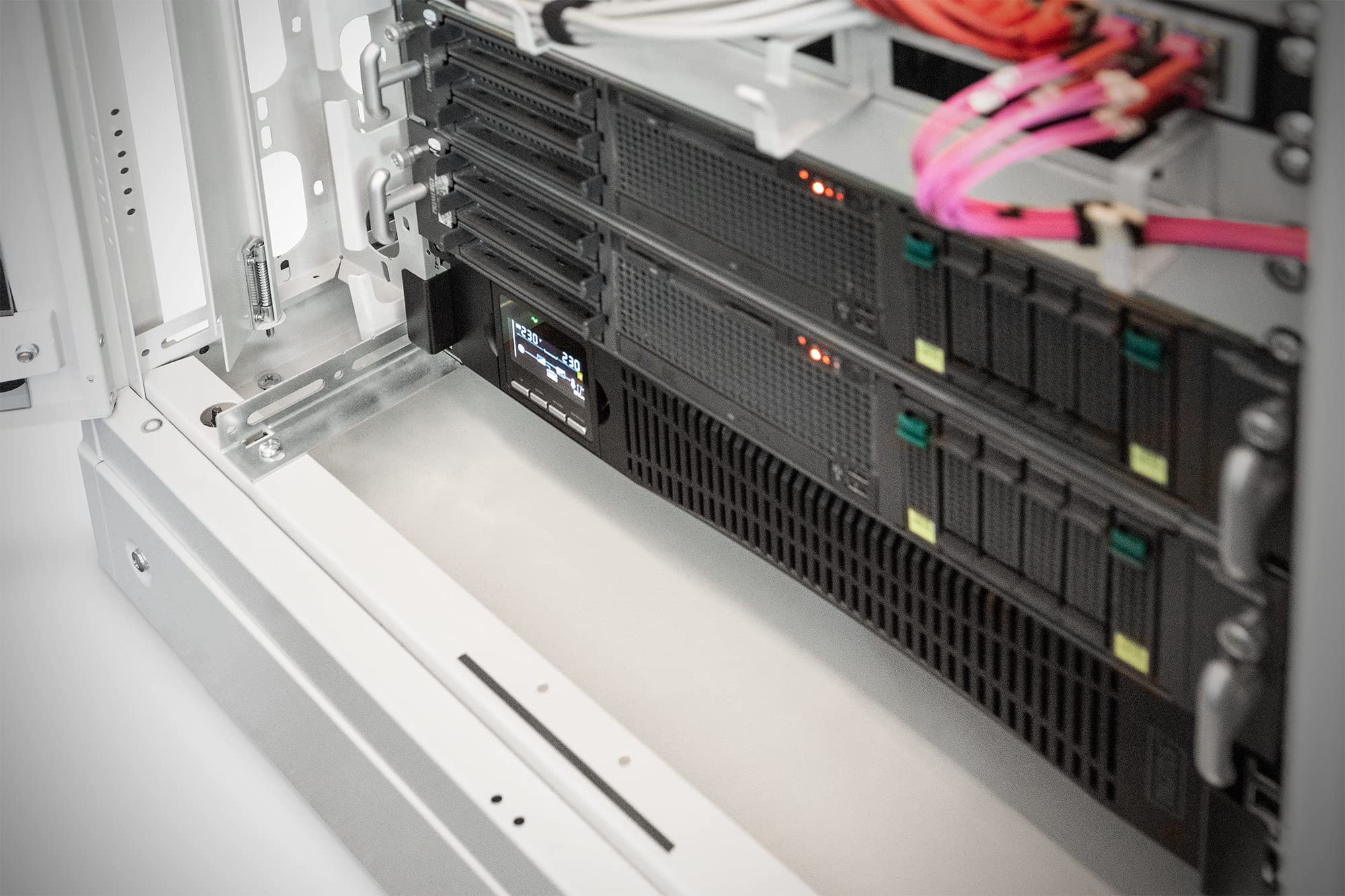 Digitus DN-170093 alimentation d'énergie non interruptible Double-conversion (en ligne) 1,5 kVA 8 sortie(s) CA
