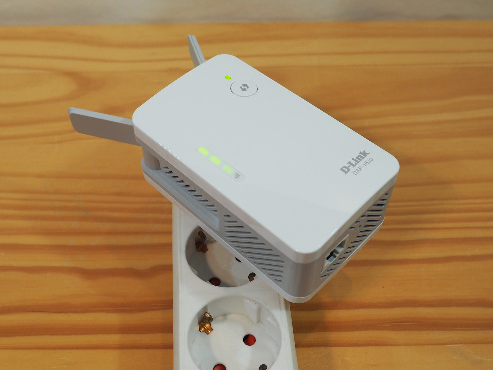 D-Link DAP-1610 Émetteur et récepteur réseau Blanc 10, 100 Mbit/s