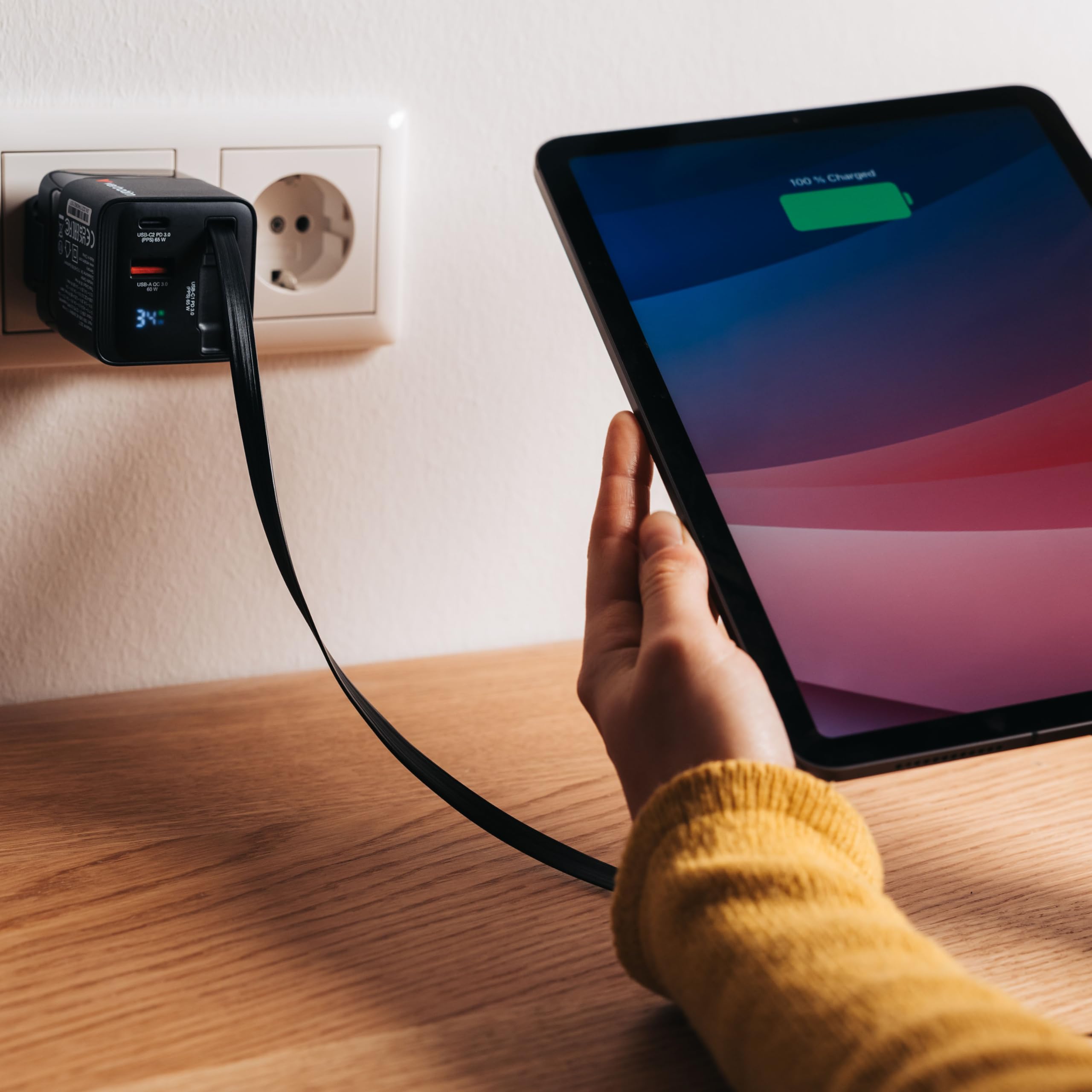 VERBATIM GAN CHARGER 65W 2 PORT RETR CABLE US/EU/UK ADP WCF (P)