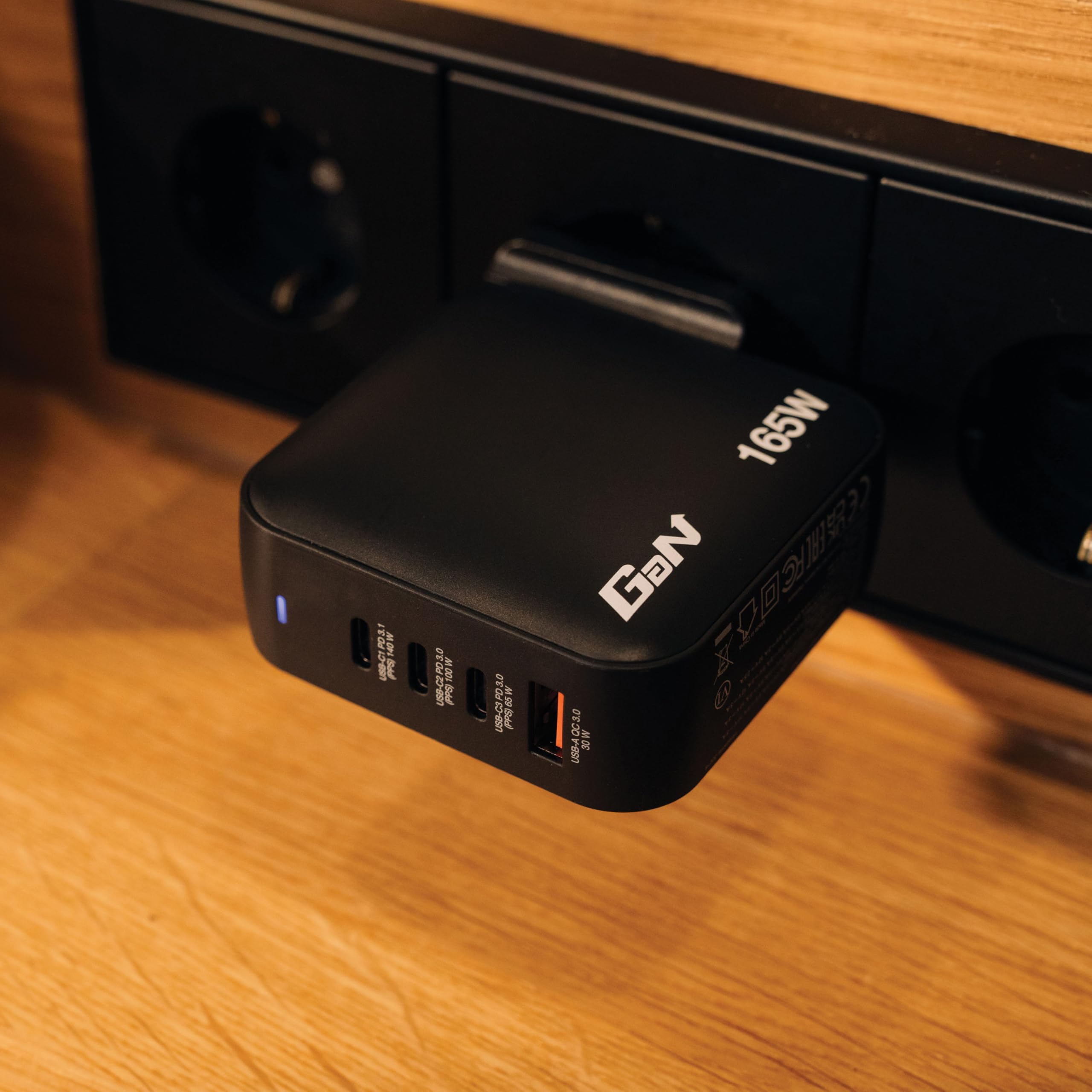VERBATIM MINI GAN CHARGER 165W 4 PORT US/EU/UK ADP WCF (P)