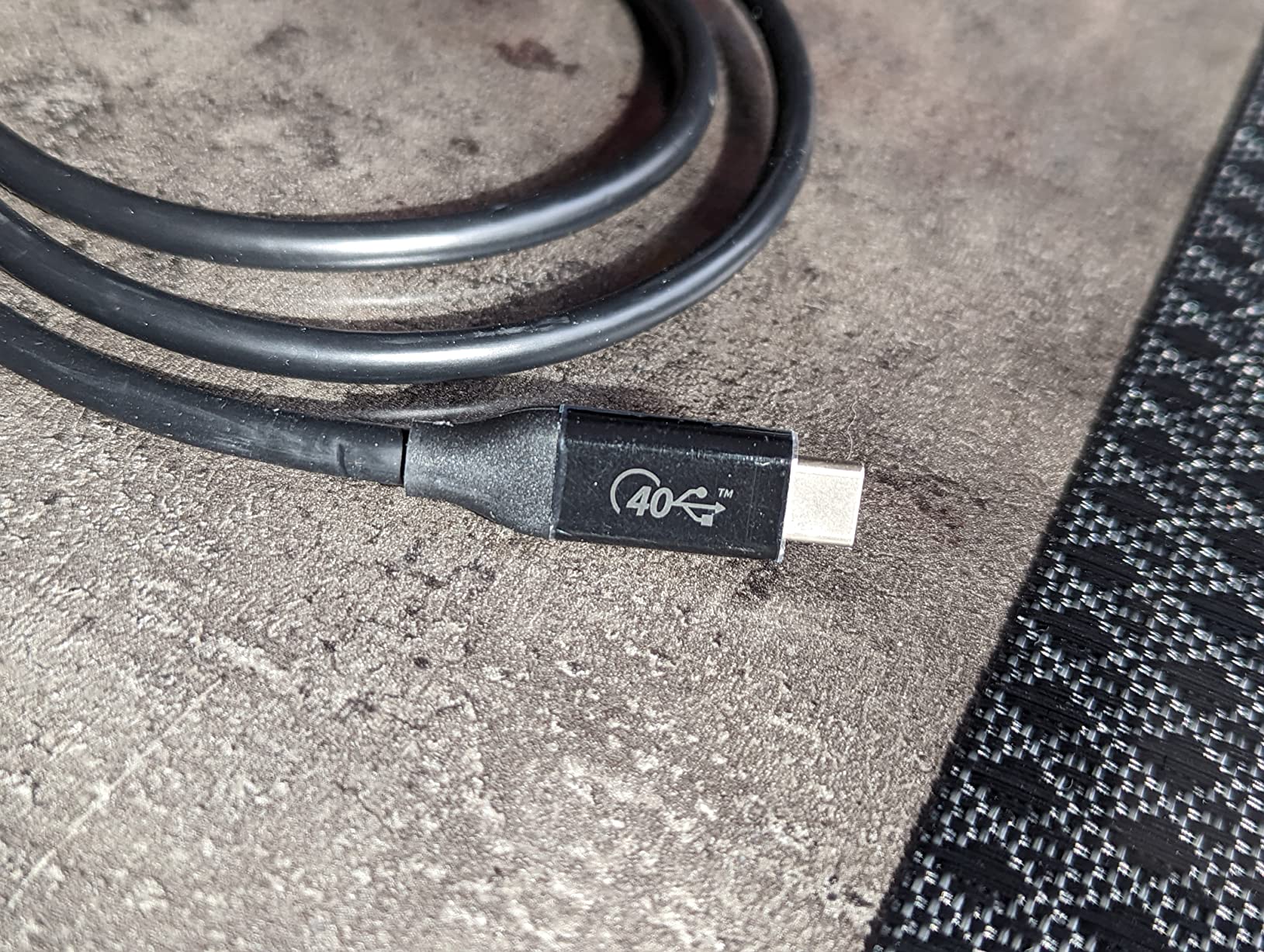 BELKIN Câble USB4 en 0.8m rétrocompatible USB3 100W