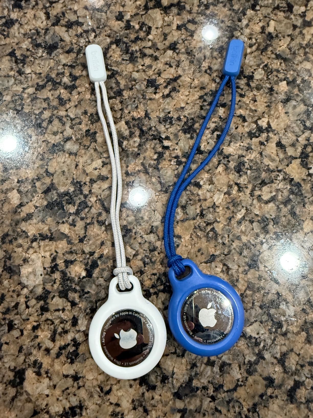 BELKIN Airtag Protection avec Cordon Bleu