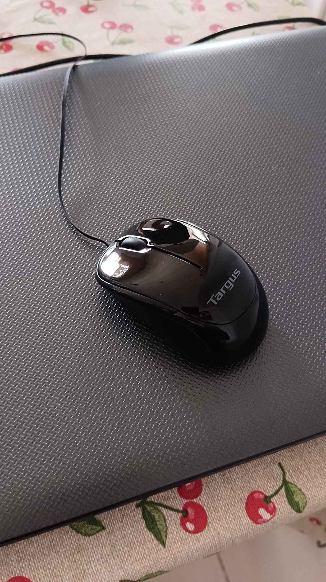 TARGUS Souris Blue Trace sans fil USB Utilisation toutes surfaces - Noire