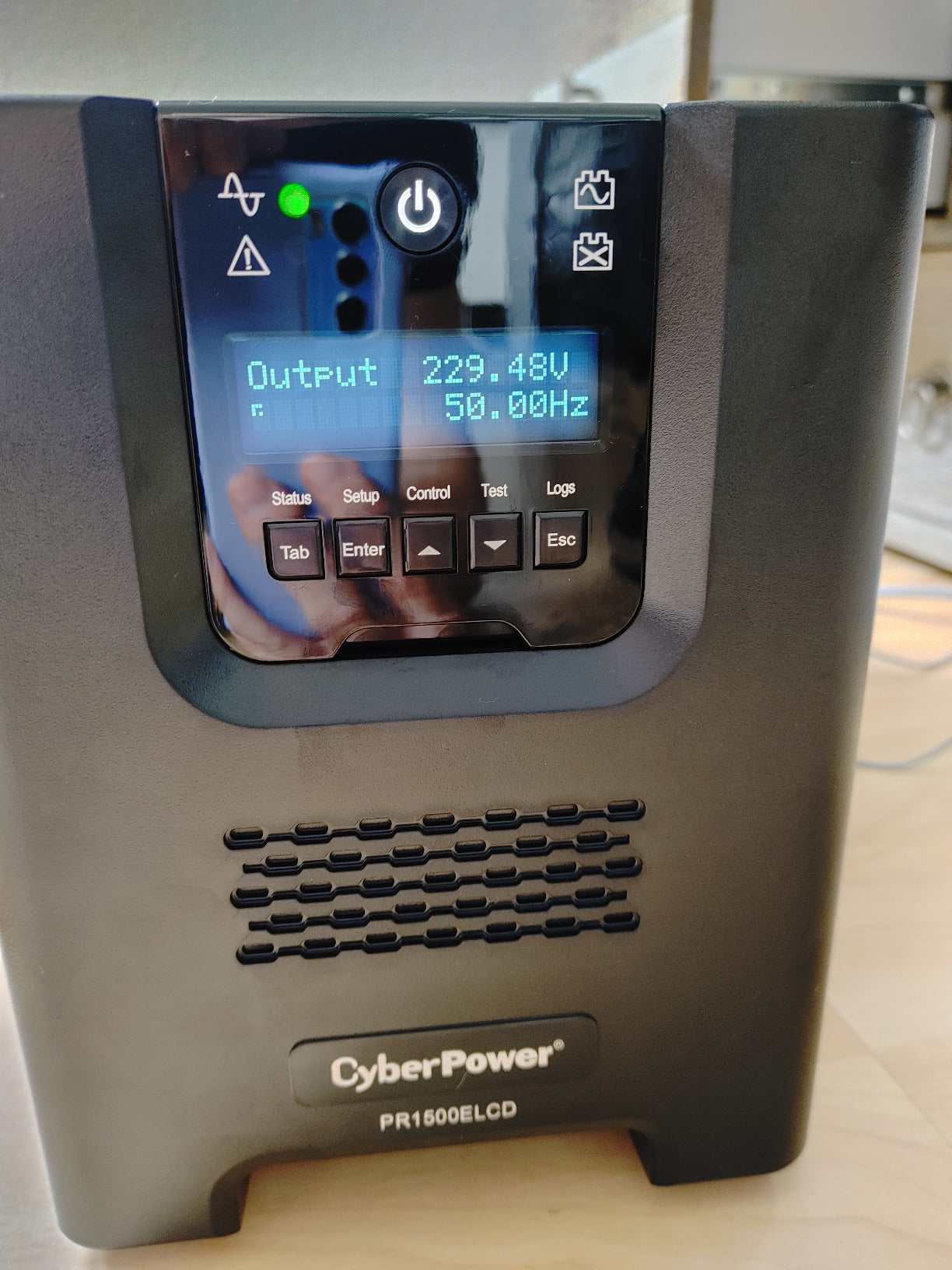 CyberPower PR1500ELCD alimentation d'énergie non interruptible 1,5 kVA 1350 W 8 sortie(s) CA