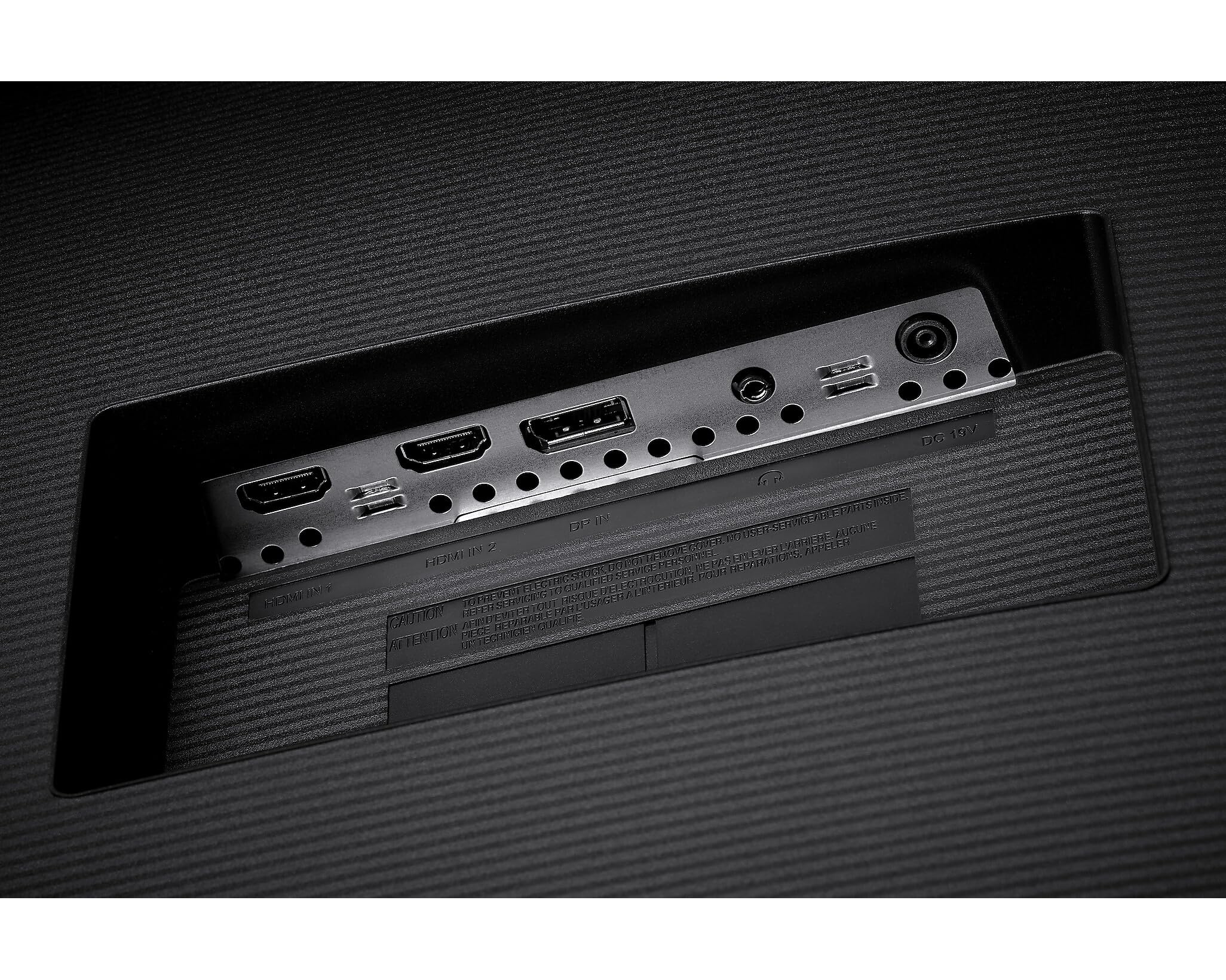 SAMSUNG U32J590UQP 32p UHD VA 16:9 60Hz 4ms 300cd/m2 3000:1 HDMI