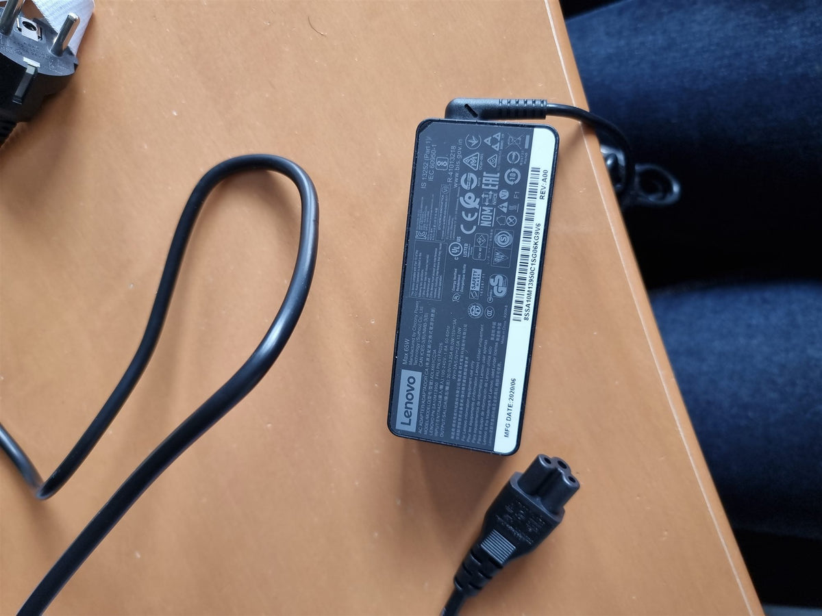 LENOVO 65W Standard AC Adapter (USB Type-C) - Adaptateur secteur - CA 100-240 V - 65 Watt - ThinkRed