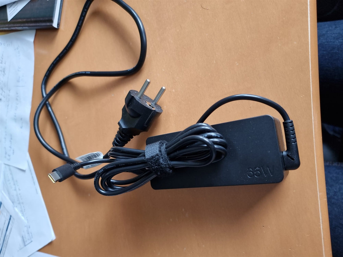LENOVO 65W Standard AC Adapter (USB Type-C) - Adaptateur secteur - CA 100-240 V - 65 Watt - ThinkRed