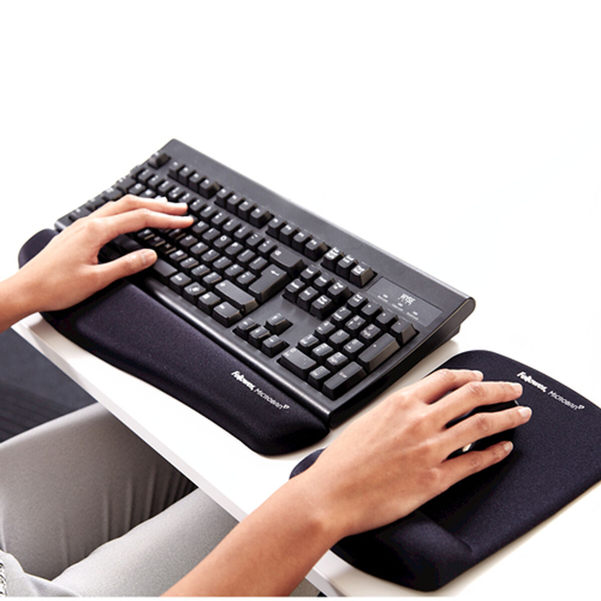 FELLOWES Tapis de souris - Repose poignet PlushTouch™ - Noir - Antibactérien