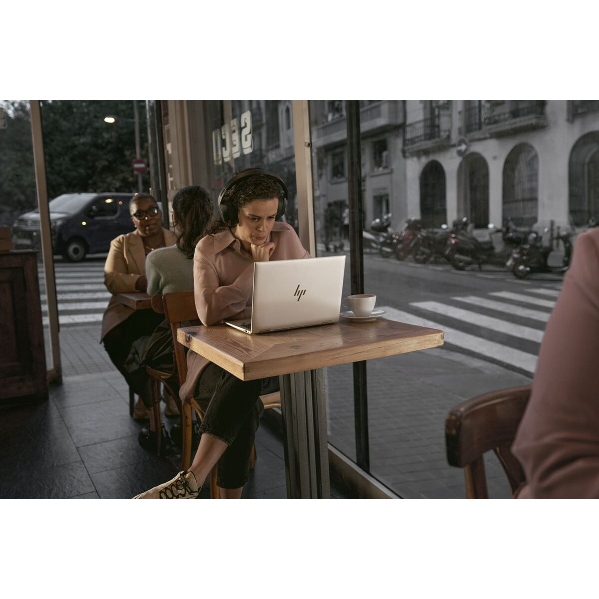 "Notebook HP EliteBook 840 G11 14,0"" WUXGA | Intel Core Ultra 7 155U | 16GB RAM | 512GB SSD | Intel Graphics | Win11P | QWERTY US INT | 9G0V5ET"