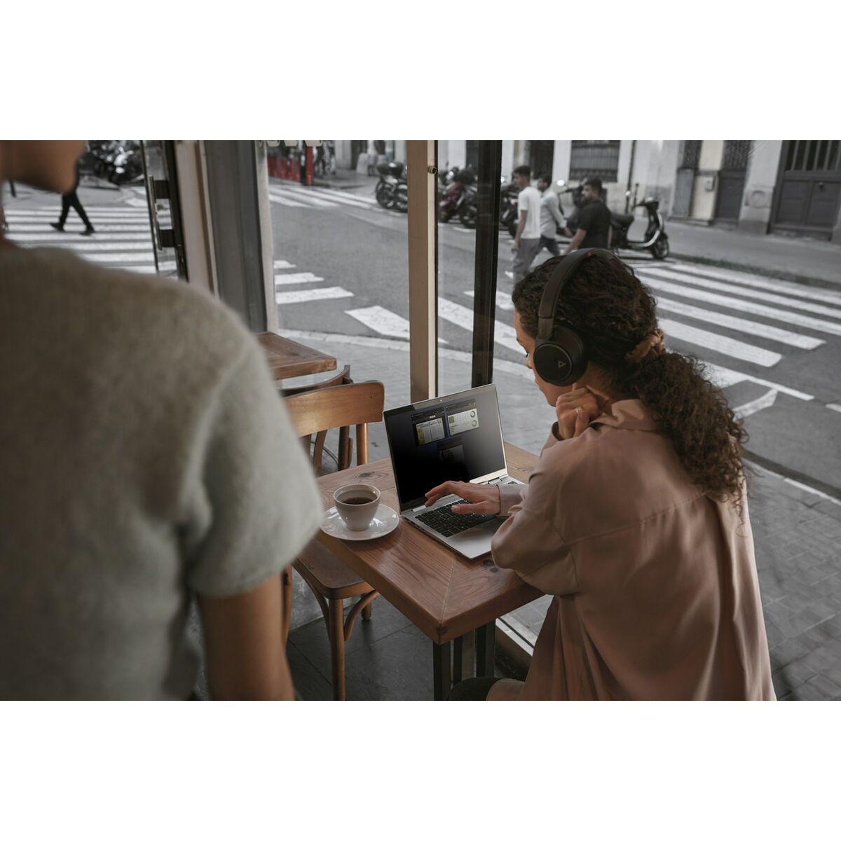 "Notebook HP EliteBook 840 G11 14,0"" WUXGA | Intel Core Ultra 7 155U | 16GB RAM | 512GB SSD | Intel Graphics | Win11P | QWERTY US INT | 9G0V5ET"