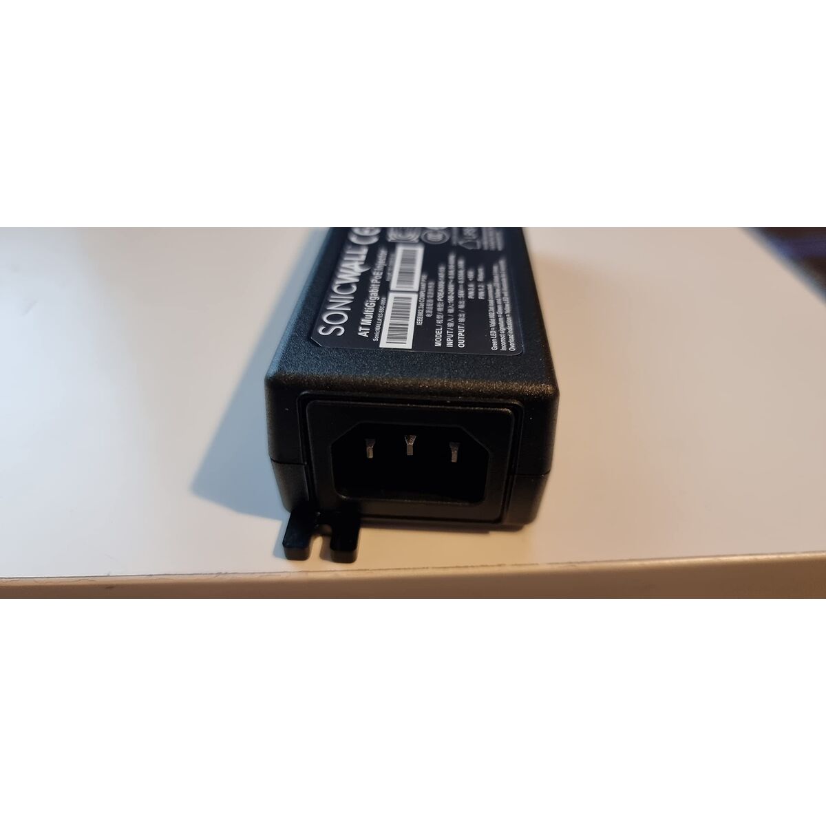 SonicWave Global MultiGigabit POE+Inj
