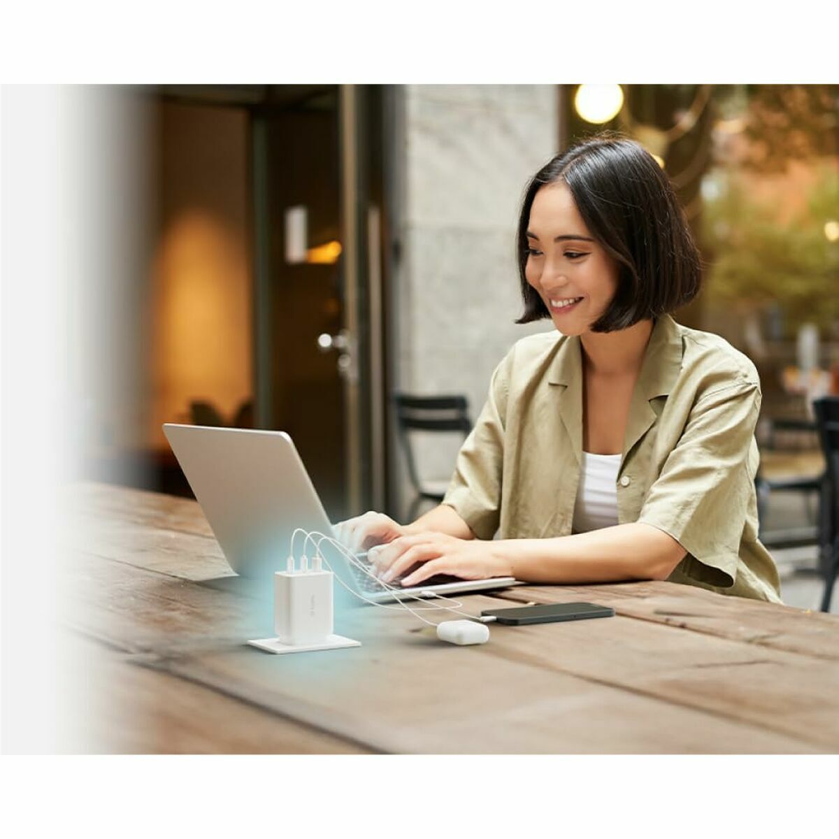 D-LINK 65W GaN Charger 2 USB-C ports 1 USB-A port Simultaneous Charging of 3 devices Fast charging