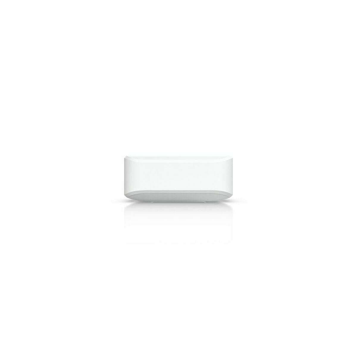 UniFi 8 port GbE PoE+Switch powered by