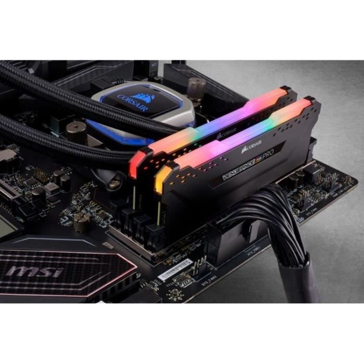 Corsair Vengeance RGB Pro module de mémoire 32 Go 2 x 16 Go DDR4 288-pin DIMM