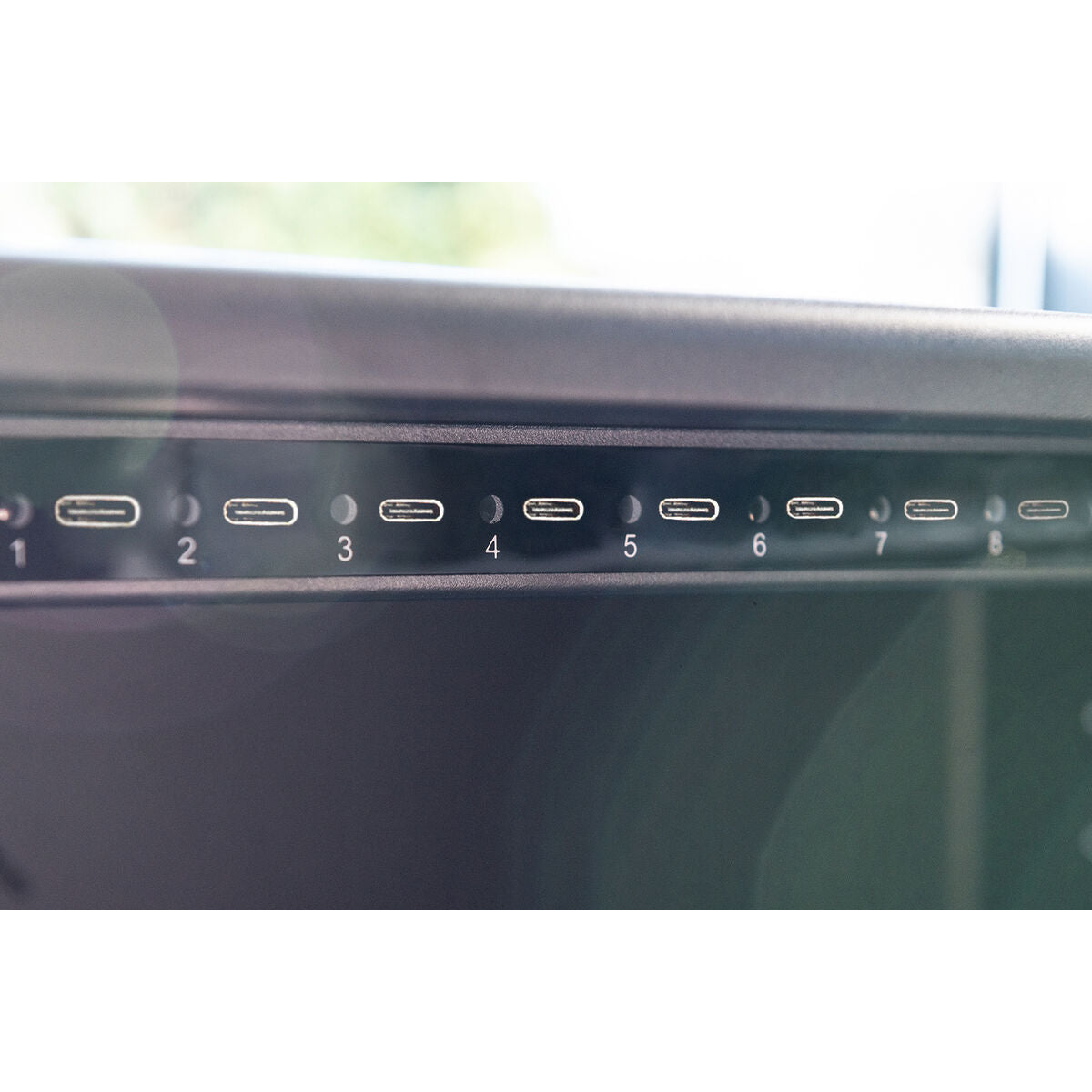 "Armoire mobile DIGITUS sur roues pour charger jusqu'a 16 ordinateurs portables/tablettes jusqu'a 14"" avec USB Type C, PIN"