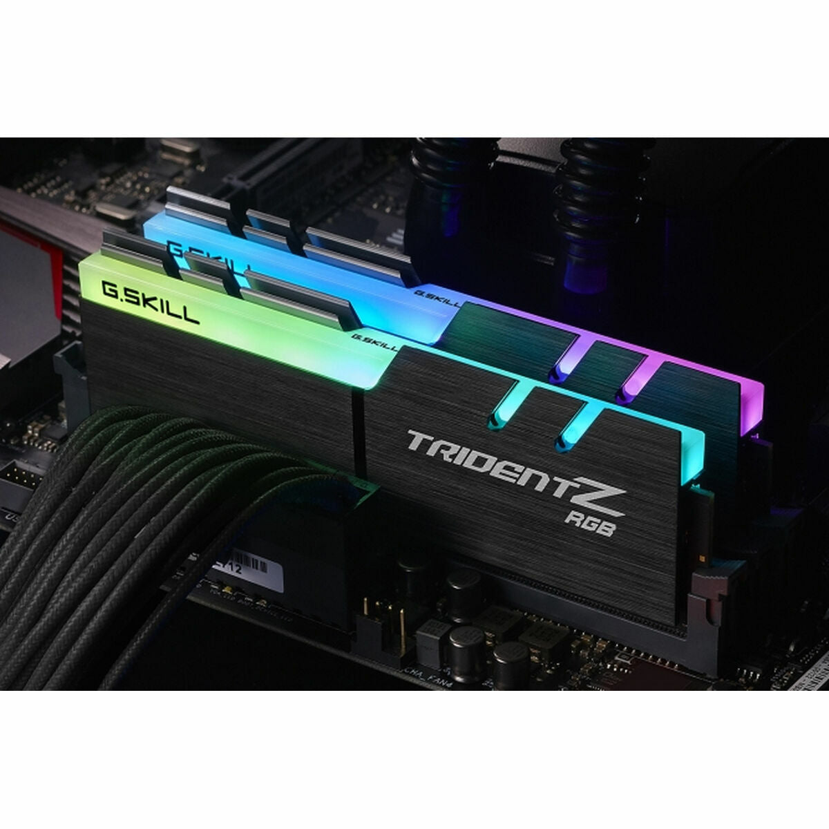 G.Skill Trident Z RGB (pour AMD) F4-3600C18D-16GTZRX module de mémoire 16 Go 2 x 8 Go DDR4