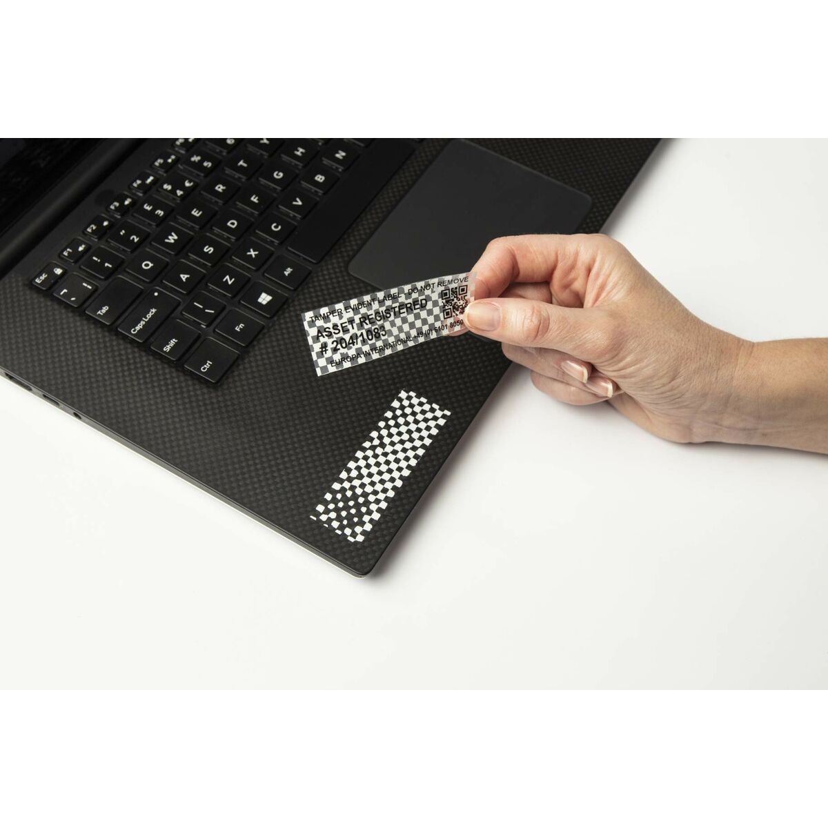 BROTHER P-TOUCH TZE-SE4noir sur security blanc textile 18