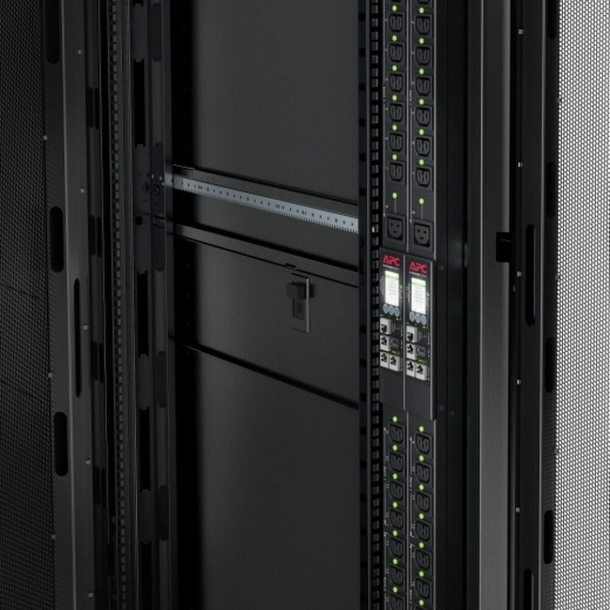 APC Rack PDU 9000 Switched ZeroU 32A 230V 21 C13 3 C19