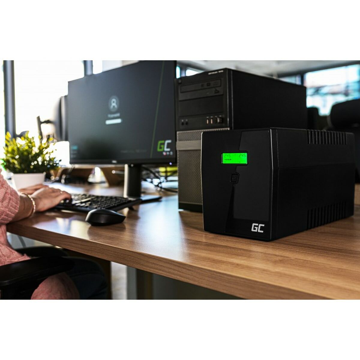 Green Cell UPS08 - Interactivité de ligne - 1999 kVA - 700 W - Pure sine - 220 V - 240 V
