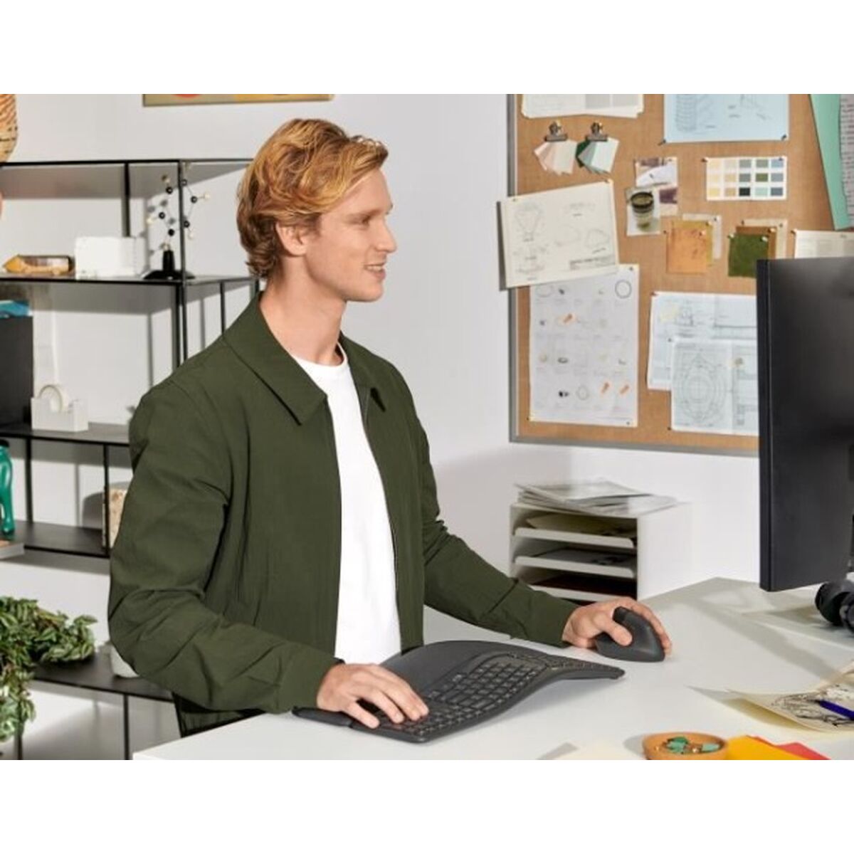 LOGITECH Lift Vertical Ergonomic Mouse Vertical mouse ergonomic left-handed optical 6 buttons wireless Bluetooth 2.4 GHz