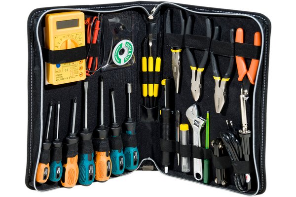 Trousse à outils avec multimètre digital